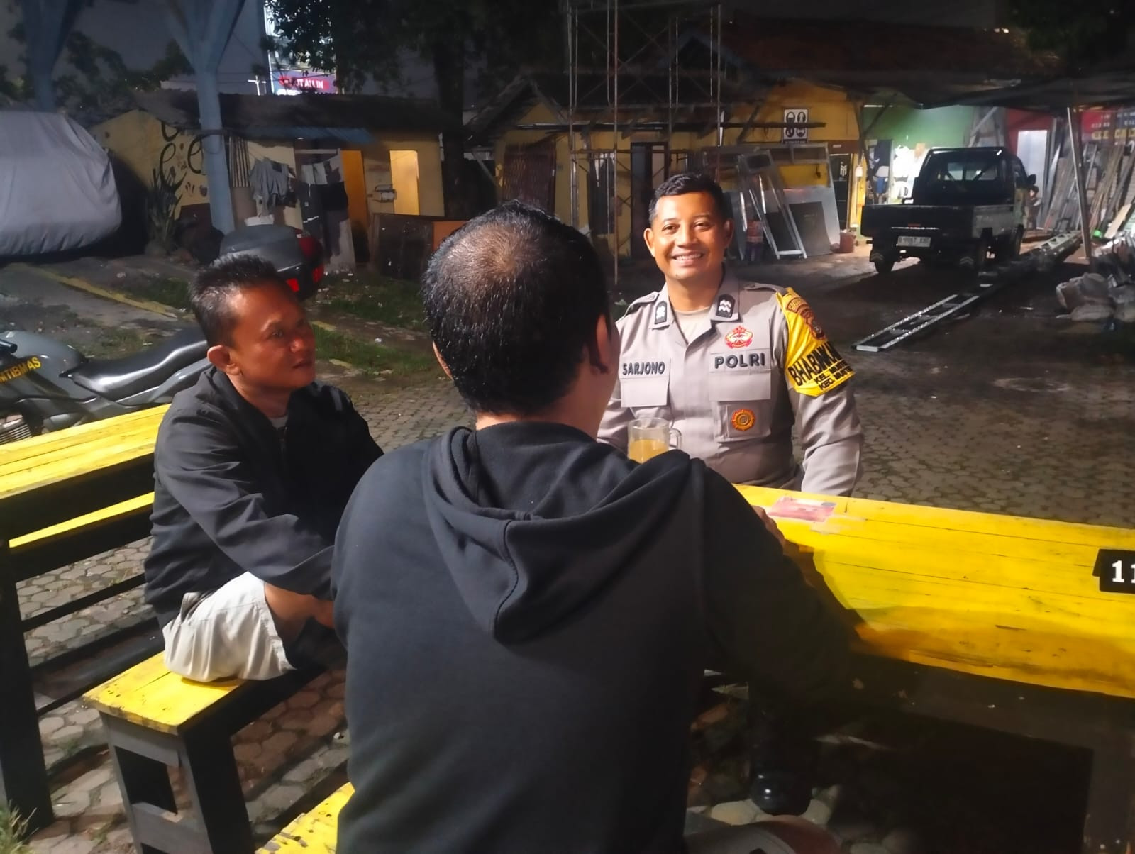 Ajak Karang Taruna Berperan Aktif, Bhabinkamtibmas Mustikasari Intensifkan Patroli Malam