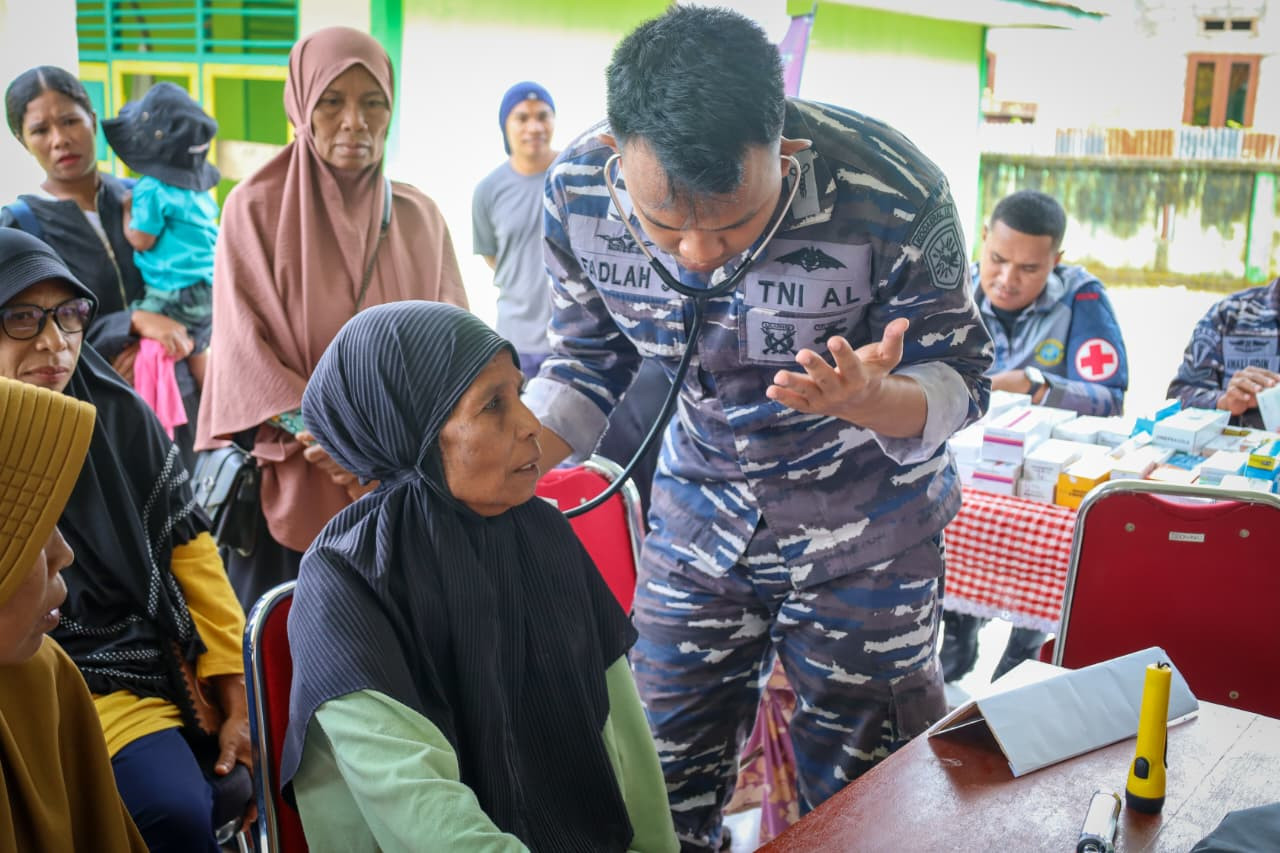 Kodaeral IX dan BI Sinergi Gelar Bakti Kesehatan dan Edukasi Cinta, Bangga, Pagam Rupiah di Seram Bagian Timur