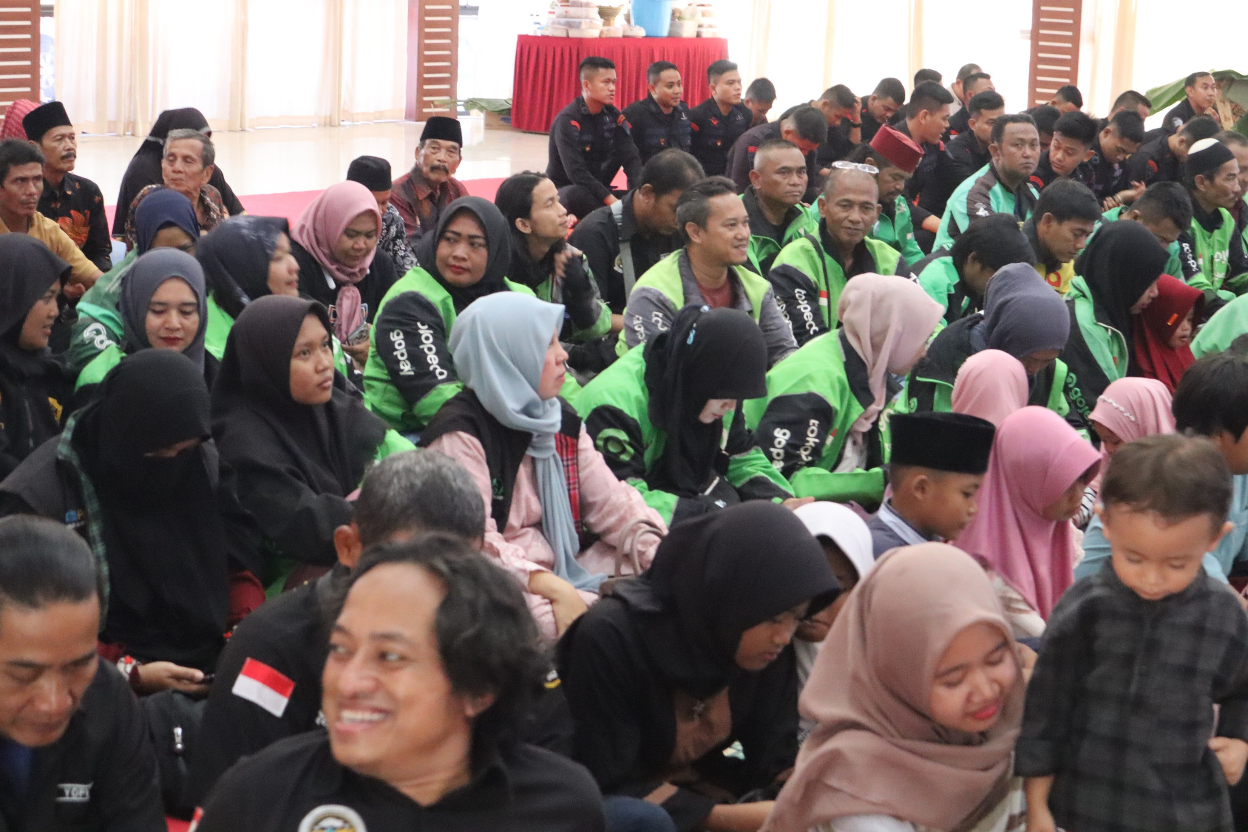 Doa Bersama Komunitas Ojek Online dan Santunan Anak Yatim Polres Metro Bekasi Wujud Kepedulian dan Sinergi dalam Mewujudkan Keamanan