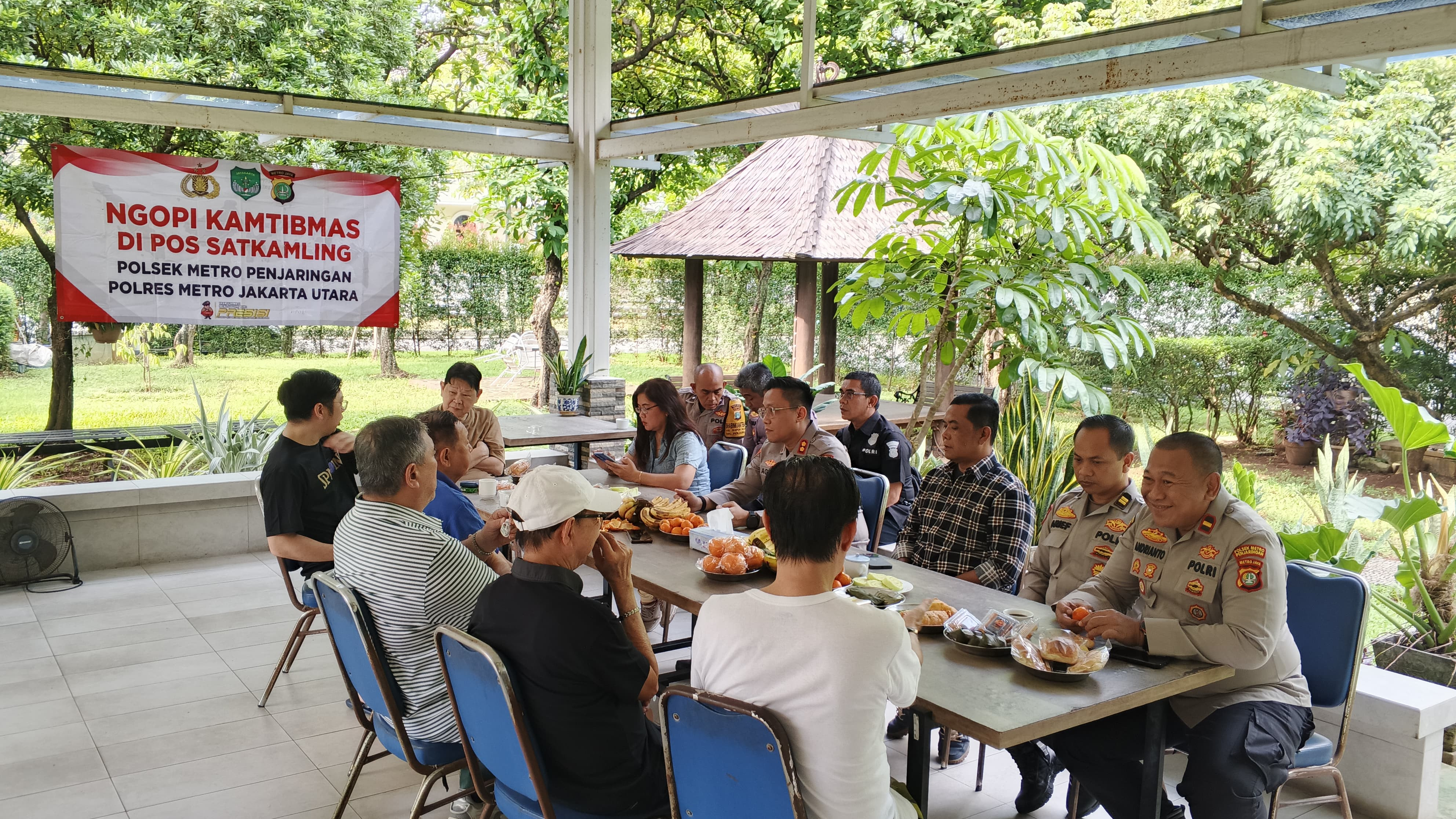 Ngopi Kamtibmas di PIK, Kapolsek Metro Penjaringan Ajak Warga Perkuat Sinergi Jelang Imlek