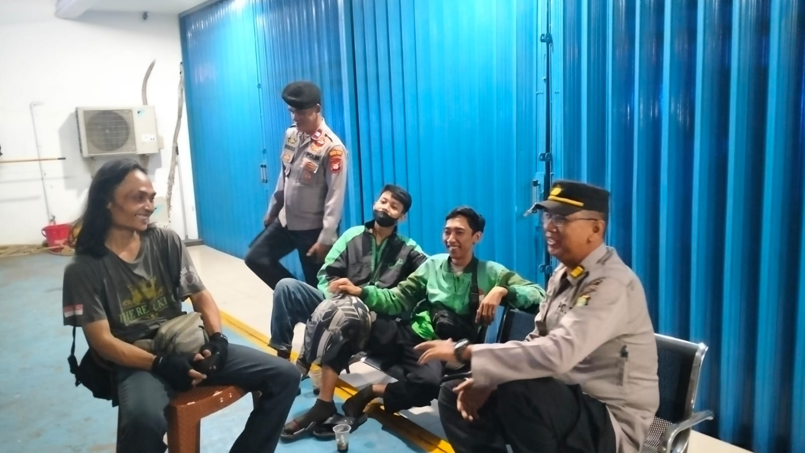 Jaga Kamtibmas Dimalam Hari, Polsek Pondok Gede Lakukan Patroli Cegah Gangguan