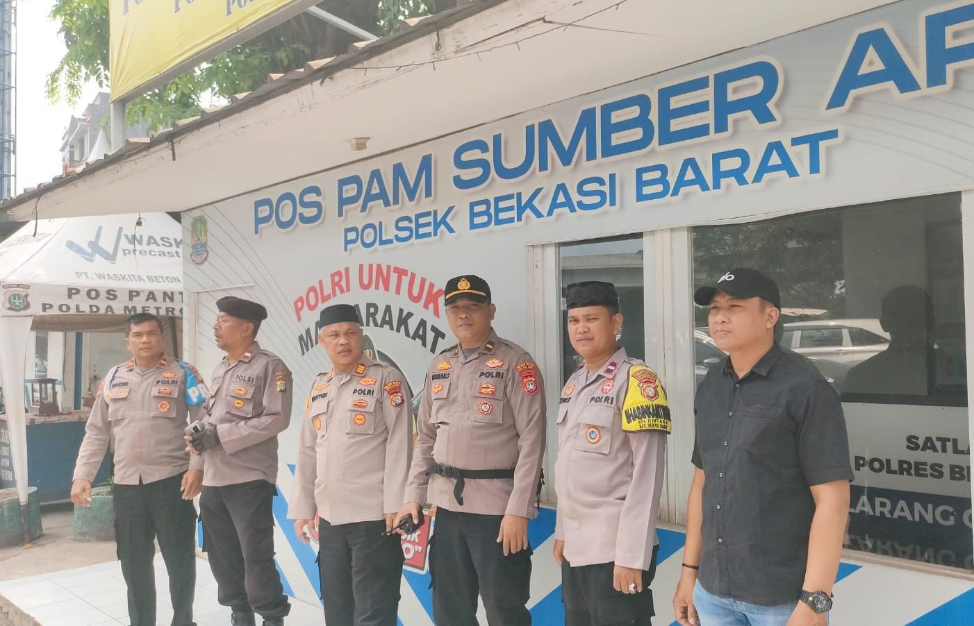Minimalisir Pergerakan Massa Aksi, Polsek Bekasi Barat Gelar Pelayanan di Pos Pam Sumber Arta Kalimalang