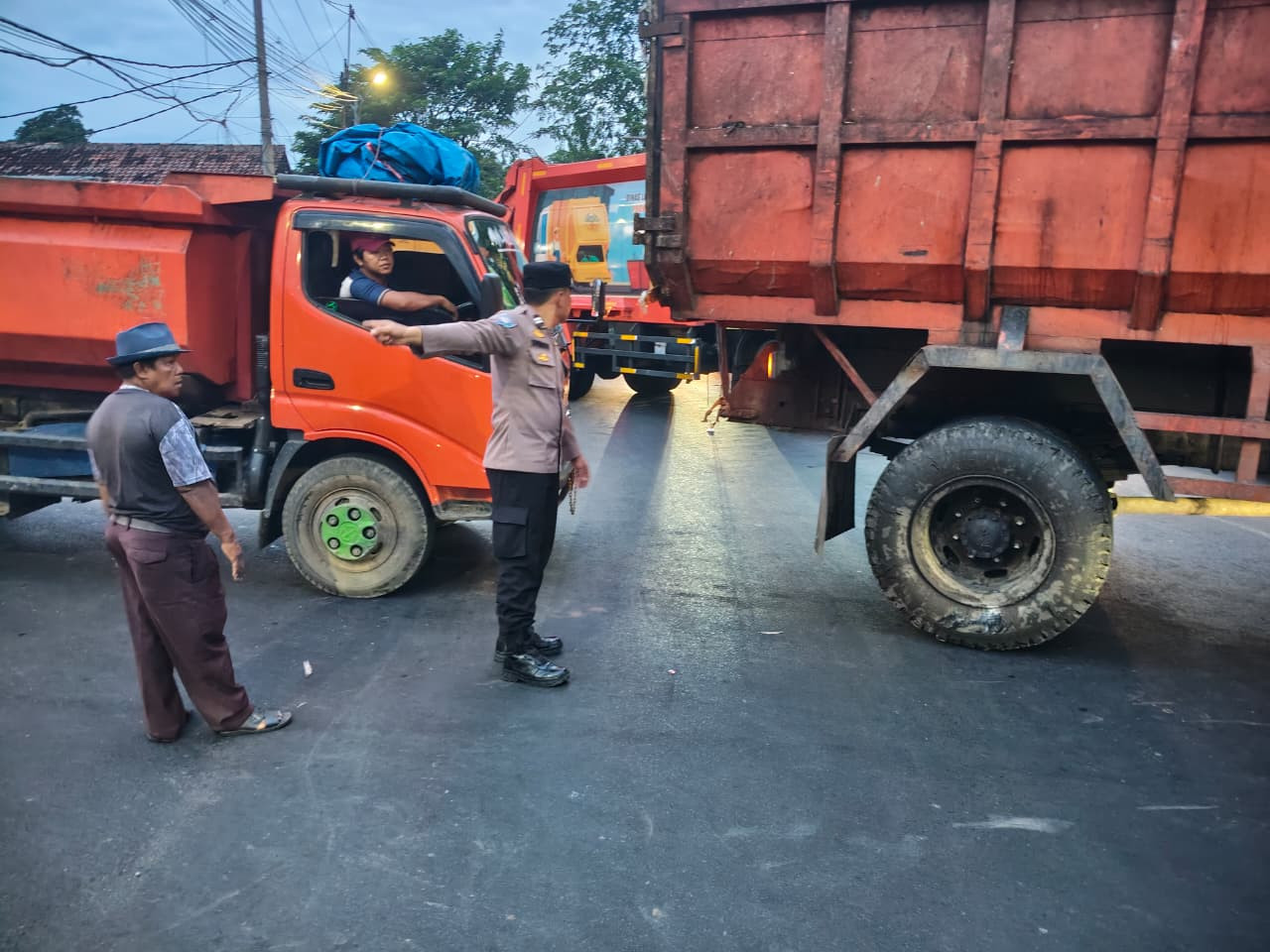 Gatur Lalin di Pangkalan 2 Cikiwul Urai Kemacetan Parah