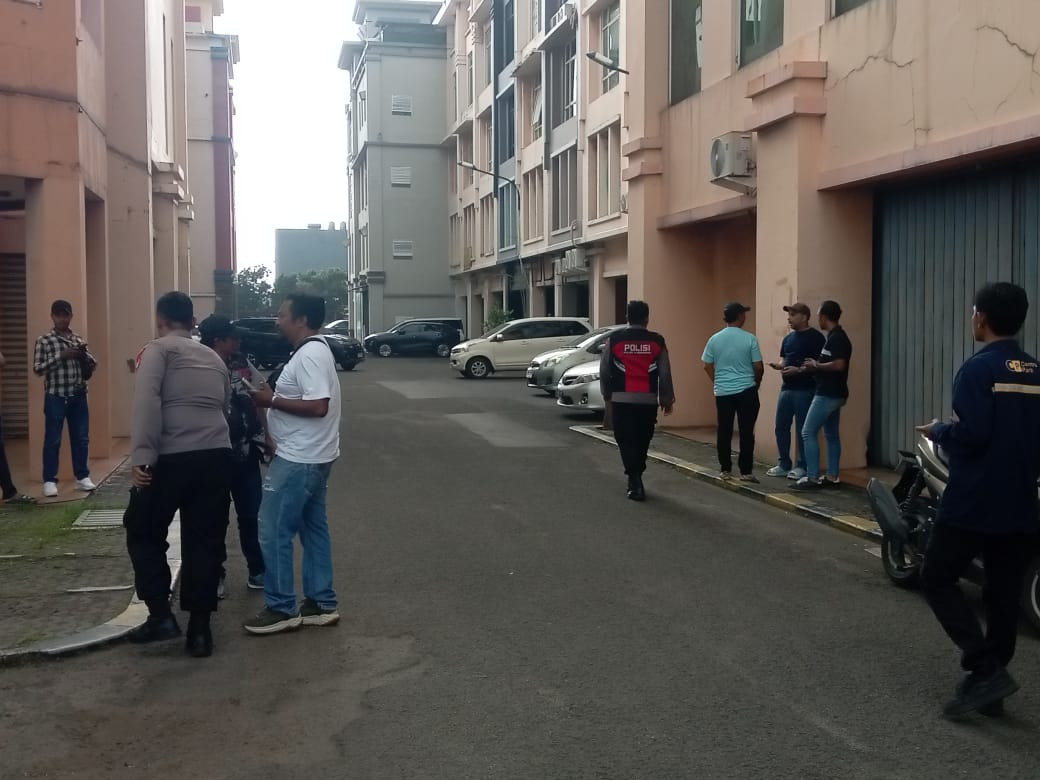 Polsek Pademangan Tindak Lanjut Laporan Warga Melalui 110 Terkait Debt Collector di Mangga Dua Square