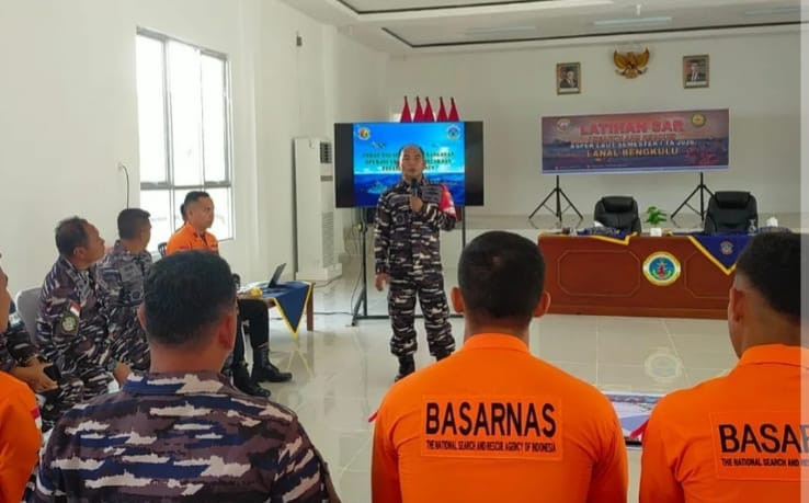 Tingkatkan Kesiapsiagaan dan Profesionalisme Prajurit Dalam Menghadapi Situasi Darurat, Prajurit Lanal Bengkulu Laksanakan Latihan SAR Aspek Laut