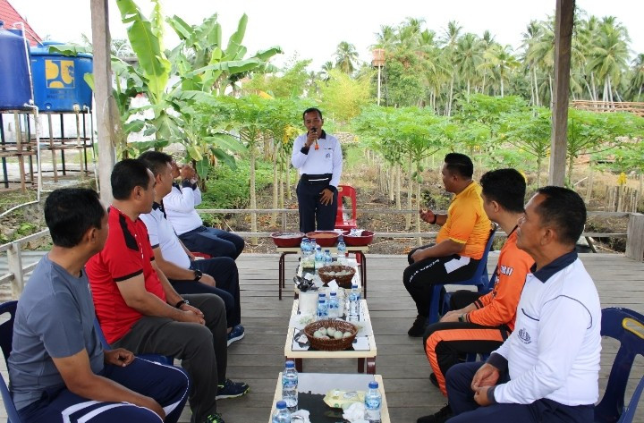 Keluarga Besar Lanal Nias dan Forkopimda Nias Selatan Laksanakan Olahraga Bersama dan Tinjau Program Ketahanan Pangan Serta Latihan Menembak di Lanal Nias