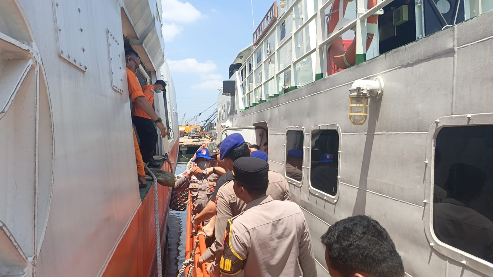 Respon Cepat SPKT Polres Kepulauan Seribu Berbuah Harapan, Enam Penumpang KM Zevolution 1 yang Hilang Kontak Ditemukan Selamat