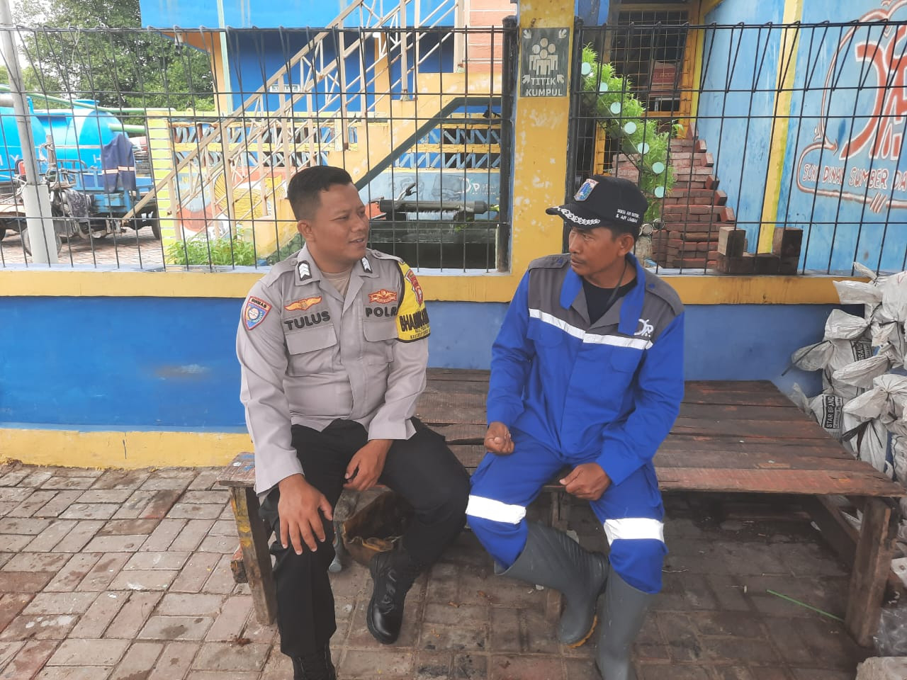 Sambang Warga di Pulau Lancang, Polisi Ajak Jaga Keamanan dan Waspada Cuaca Buruk