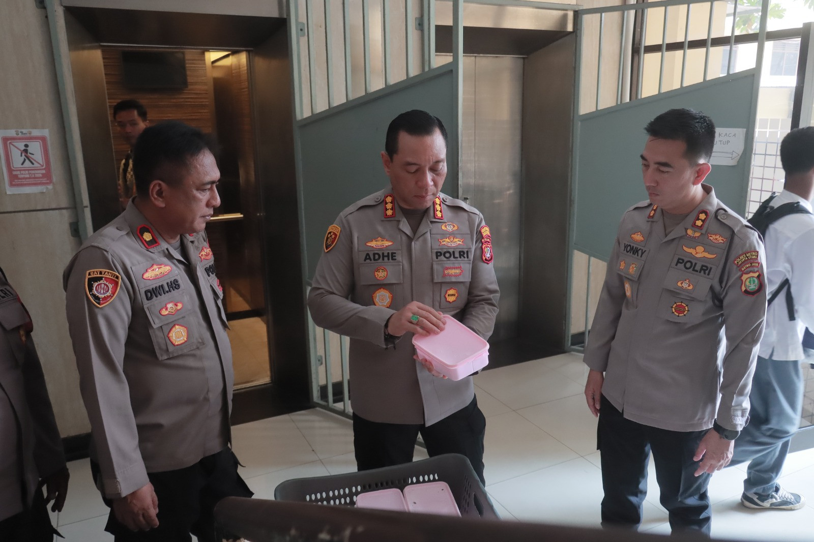 Kapolres Metro Jakarta Utara Cek Ruang Tahanan, Pastikan Keamanan dan Kelayakan Makanan