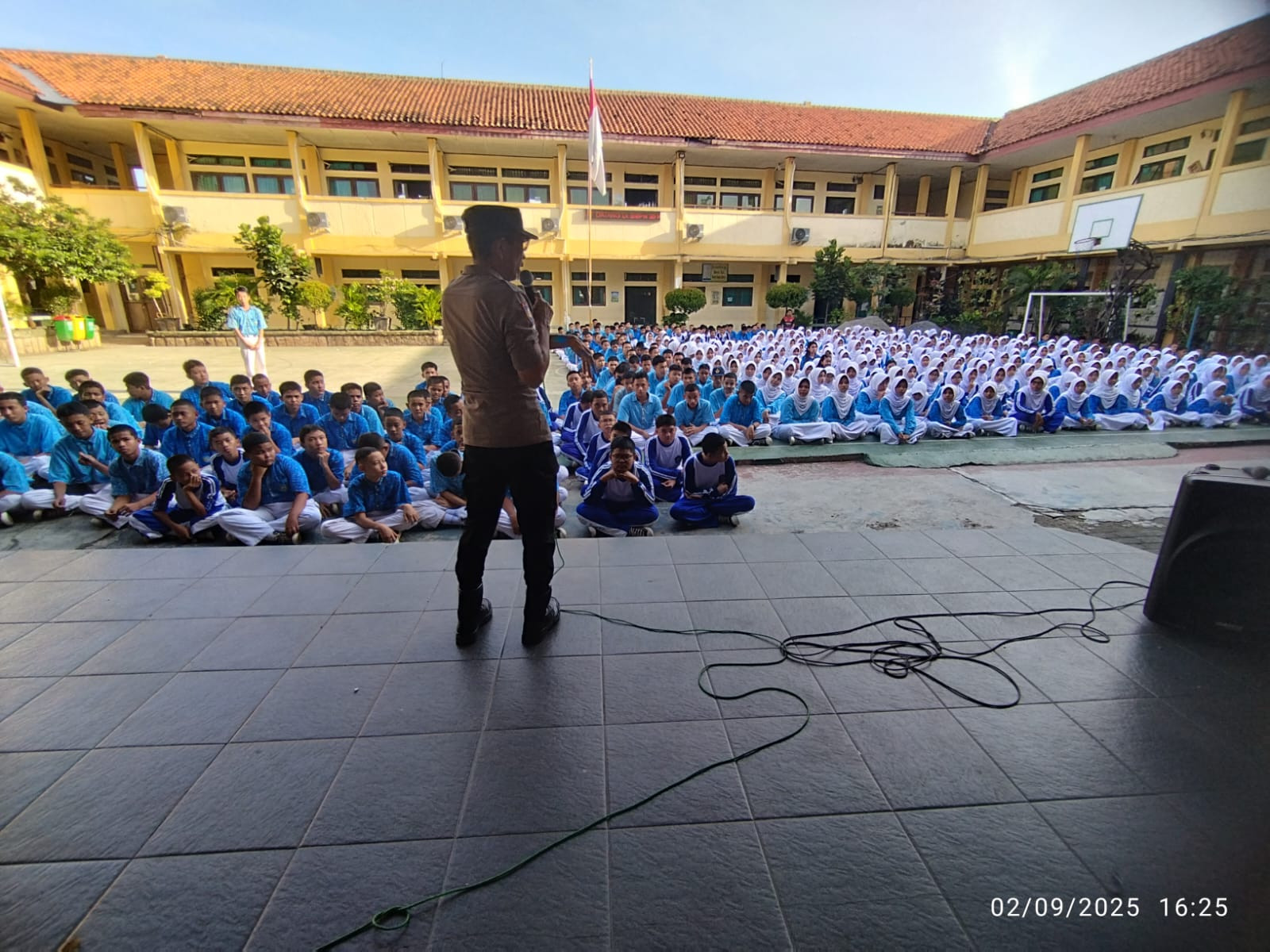 Kegiatan Polisi Go to School Cegah Kenakalan Remaja, Polisi Sambangi SMPN 35 di Pondok Gede