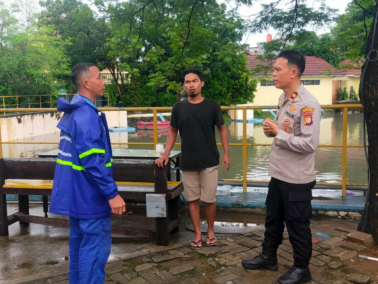 Wakapolsek Metro Penjaringan Cek Rumah Pompa Muara Baru, Pastikan Kesiapsiagaan Hadapi Potensi Banjir