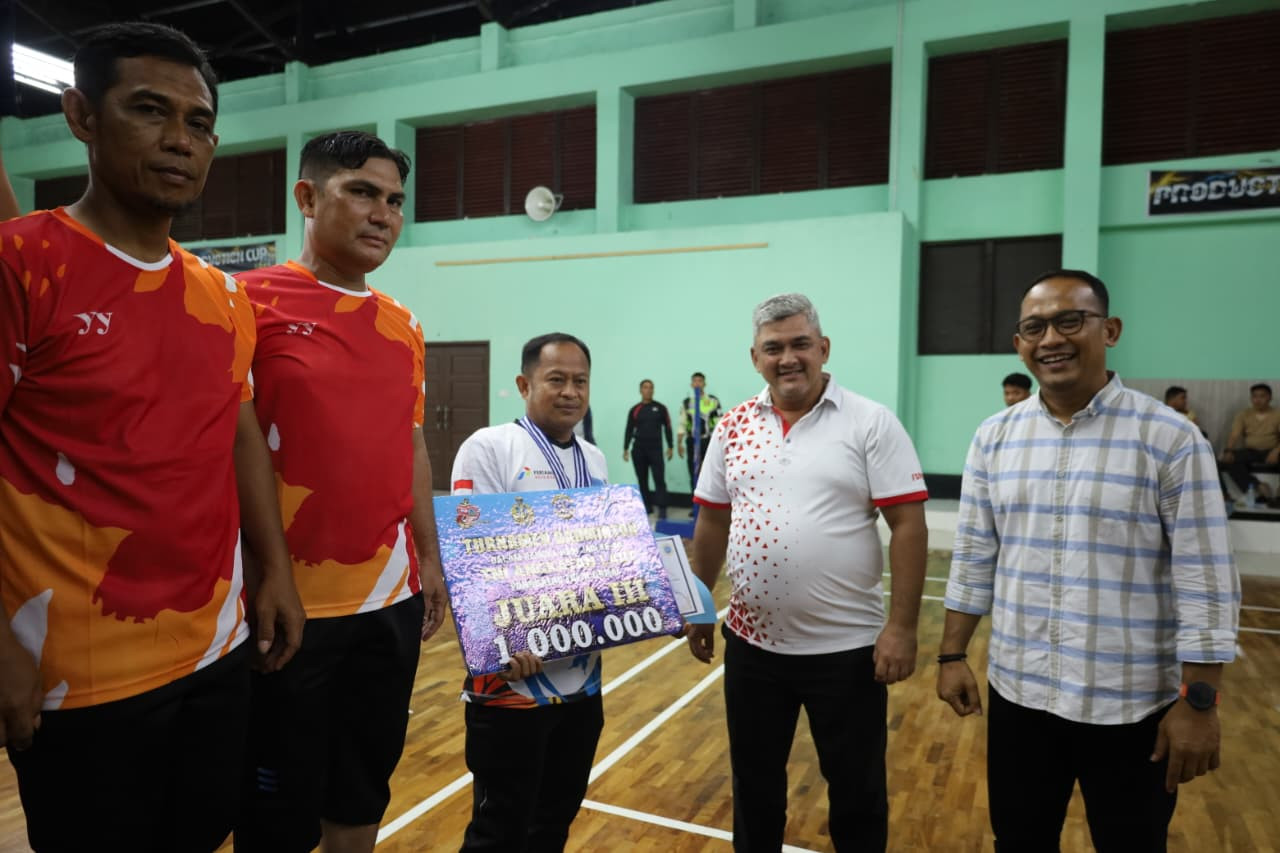 Semangat Sinergi dan Sportivitas Warnai Penutupan Turnamen Badminton  HUT Ke-80 TNI Angkatan Laut di Kota Dumai