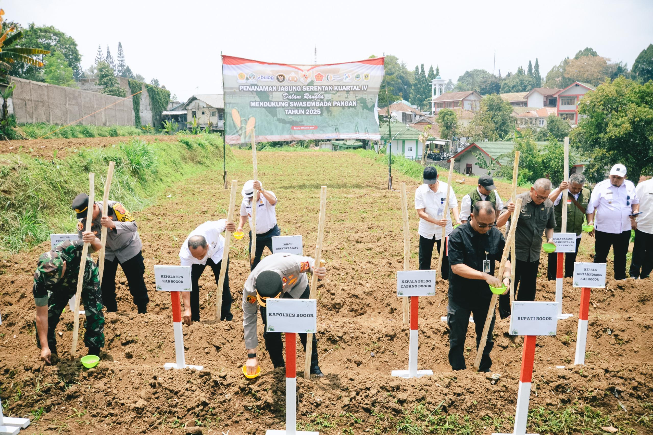 Polres Bogor Laksanakan Penanaman Jagung Serentak Kuartal IV Dukung Program Ketahanan Pangan Nasional