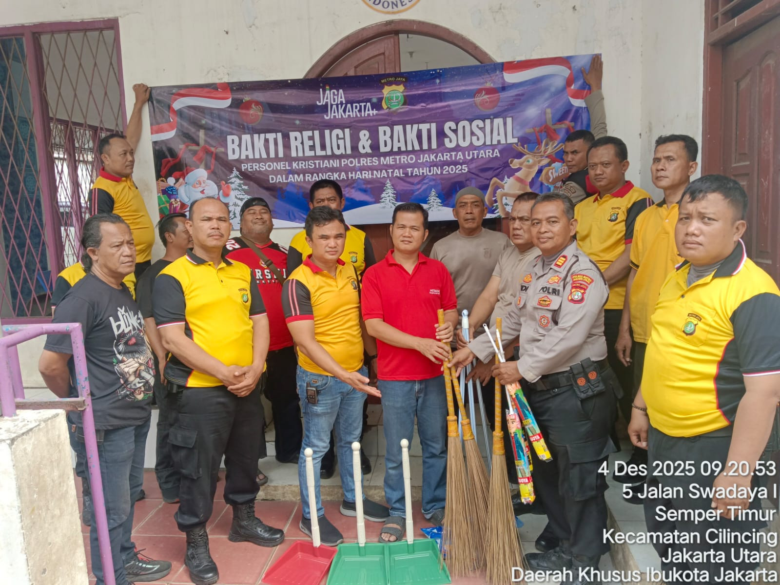 Polsek Cilincing Gelar Bakti Religi dan Bakti Sosial Menyambut Natal 2025 dan Tahun Baru 2026