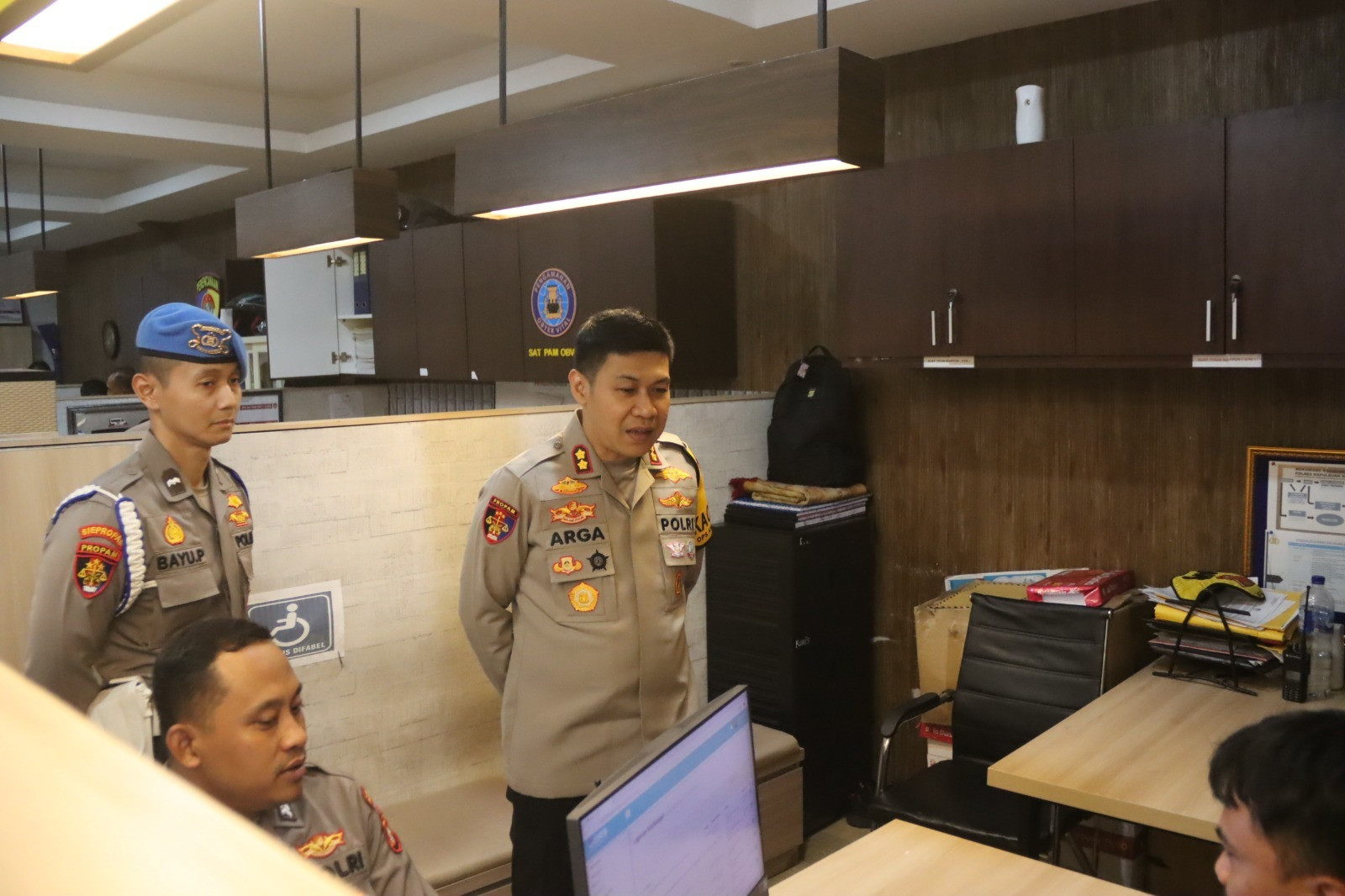 Kapolres Kepulauan Seribu Tinjau SPKT, Pastikan Layanan Masyarakat dan Darurat 110 Berjalan Cepat dan Gratis 24 Jam