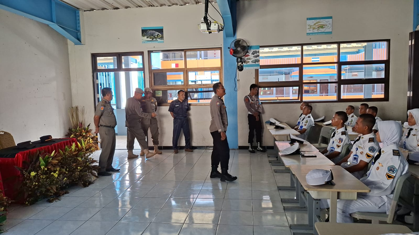 Polsek Kepulauan Seribu Selatan Sekat Aksi Pelajar, Sosialisasikan Barcode Anti-Bullying di SMKN 61 Jakarta