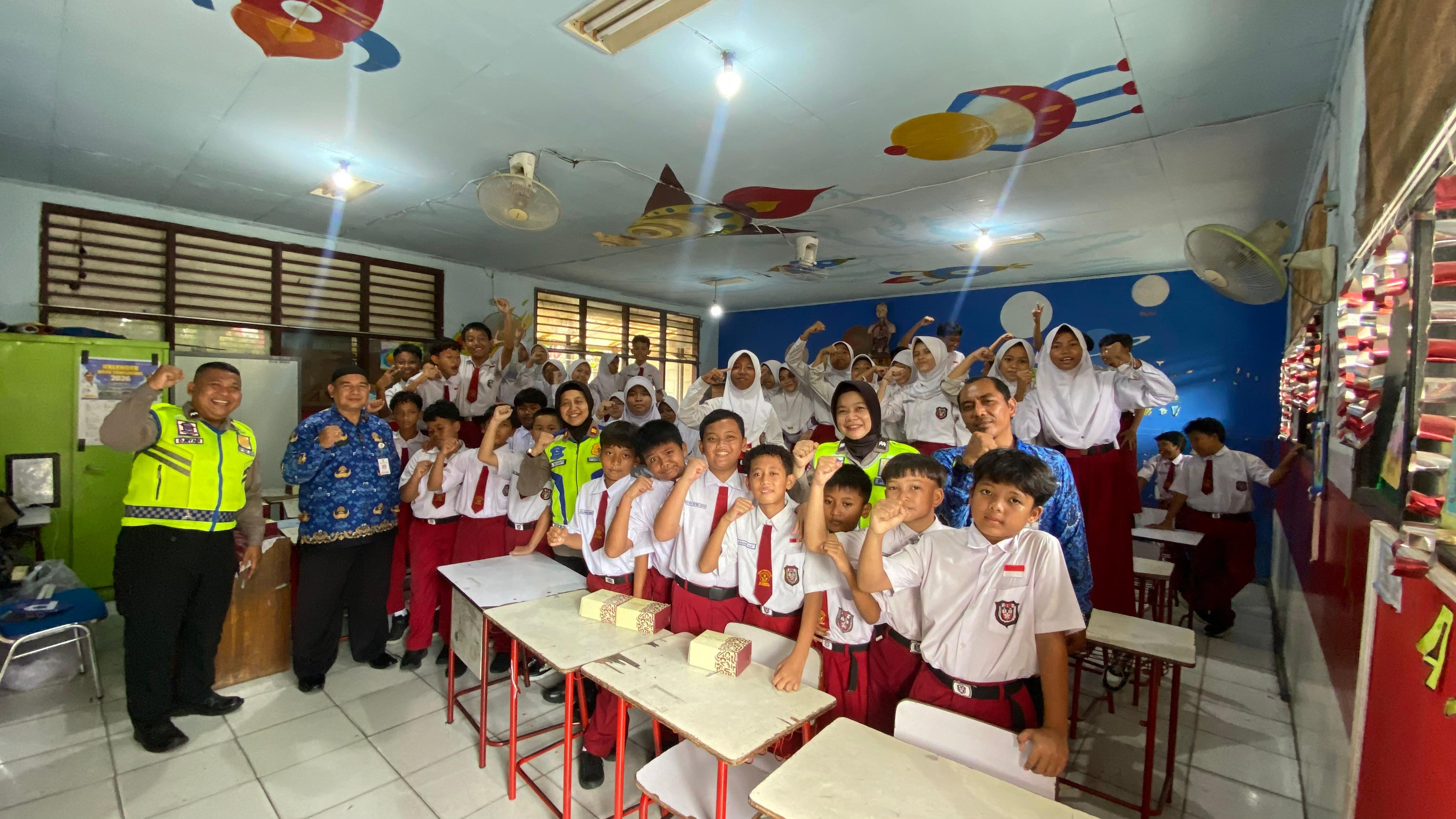 Satlantas Polres Metro Tangerang Kota Edukasi Siswa SD soal Tertib Lalu Lintas dan Anti Bullying