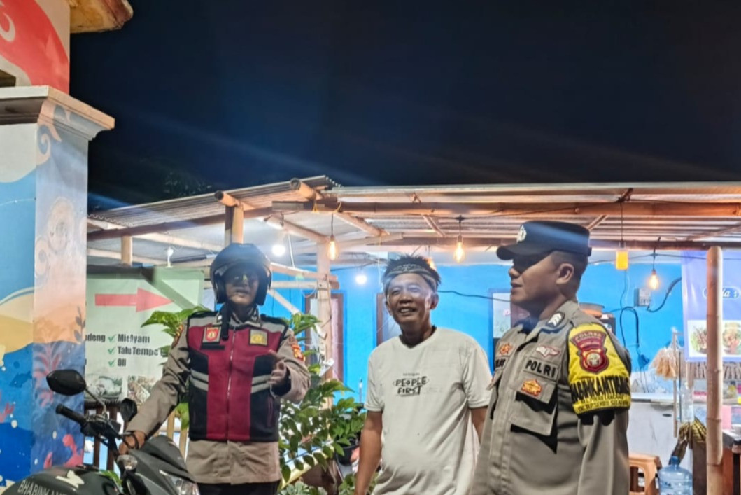 Patroli Gabungan Siskamling Polsek Kepulauan Seribu Selatan, Sosialisasikan Layanan 110 dan Barcode Aduan Masyarakat