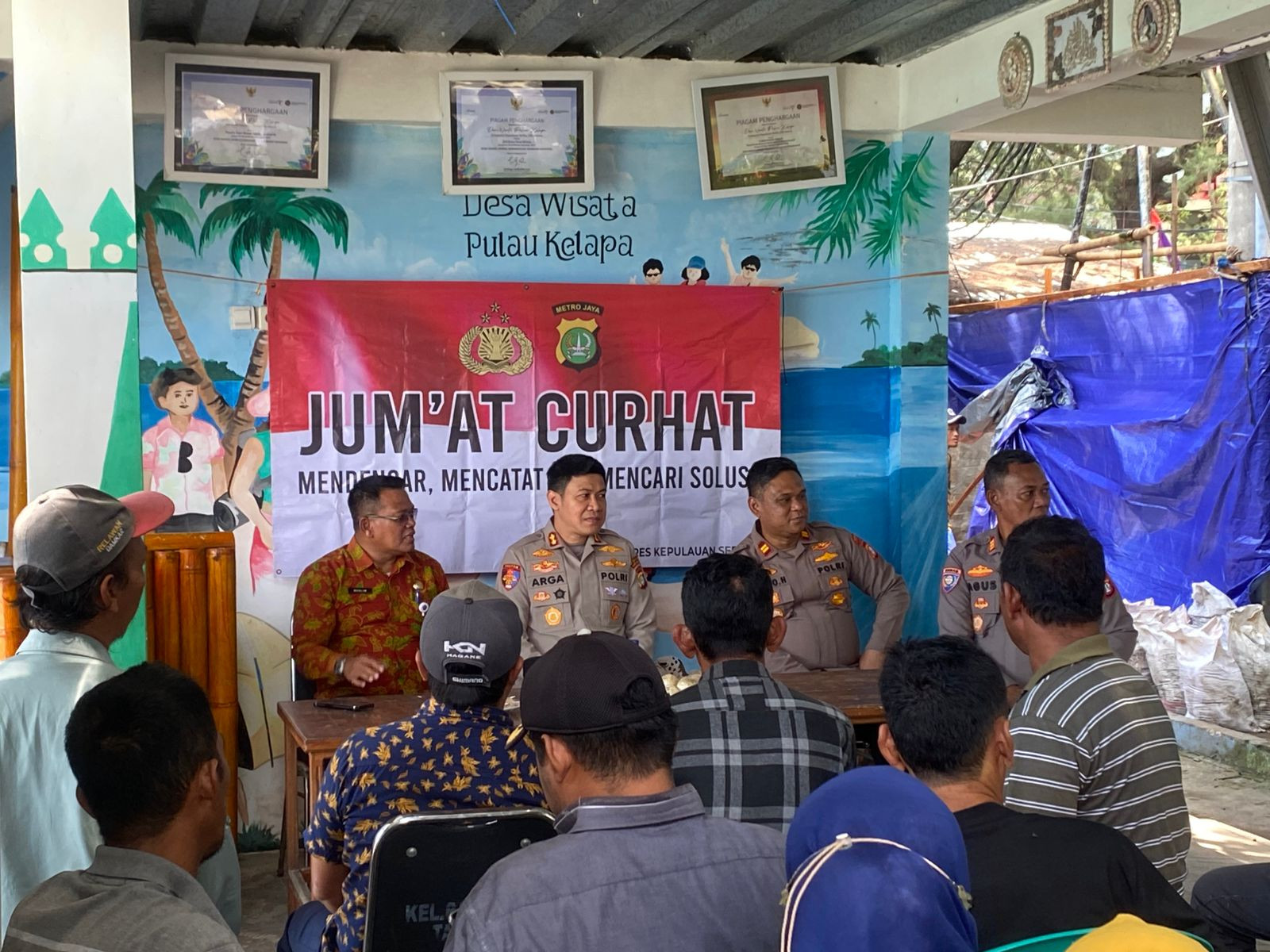 Jumat Curhat di Pulau Pramuka, Kapolres Kepulauan Seribu Ajak Warga Aktif Jaga Keamanan Lingkungan