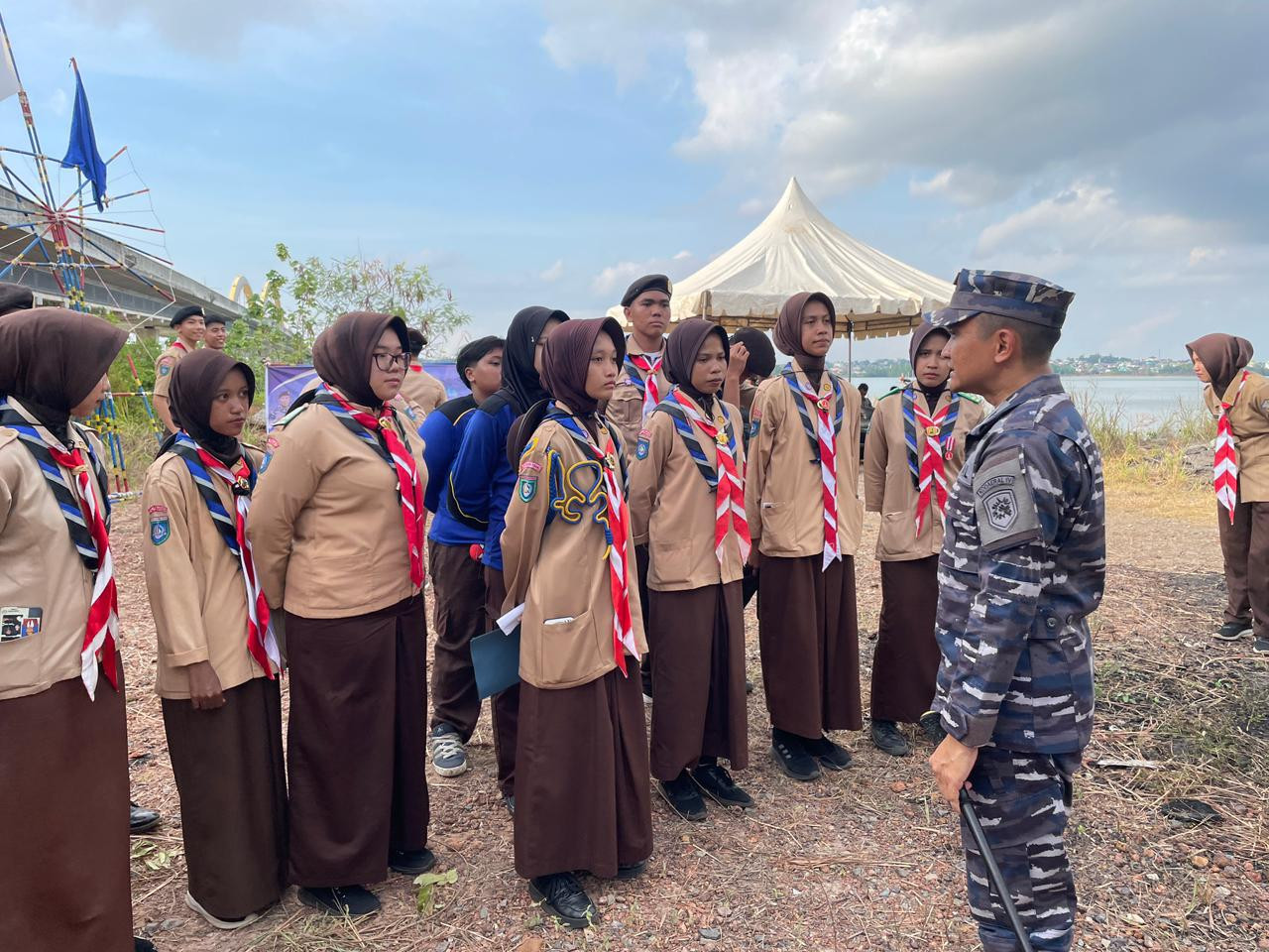 Membentuk Generasi Muda Berwawasan Bahari, Danlanal Bintan Pimpin Upacara Pengukuhan Calon Anggota Saka Bahari