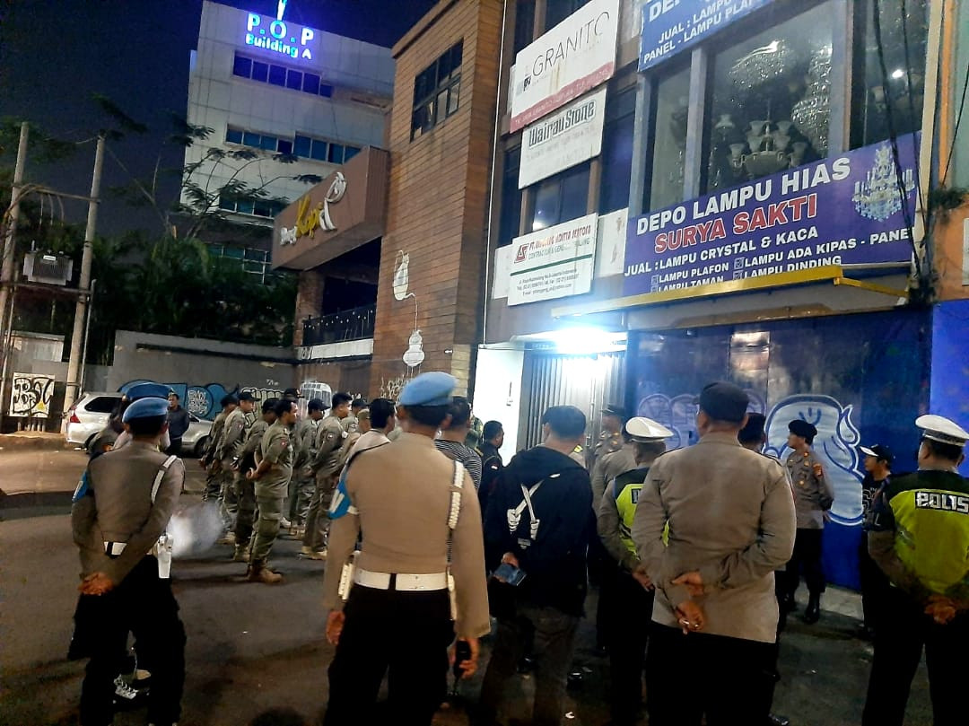 Patroli Skala Besar di Kalimalang, Polsek Bekasi Selatan Bersama Pesonel Gabungan Cegah Balap Liar