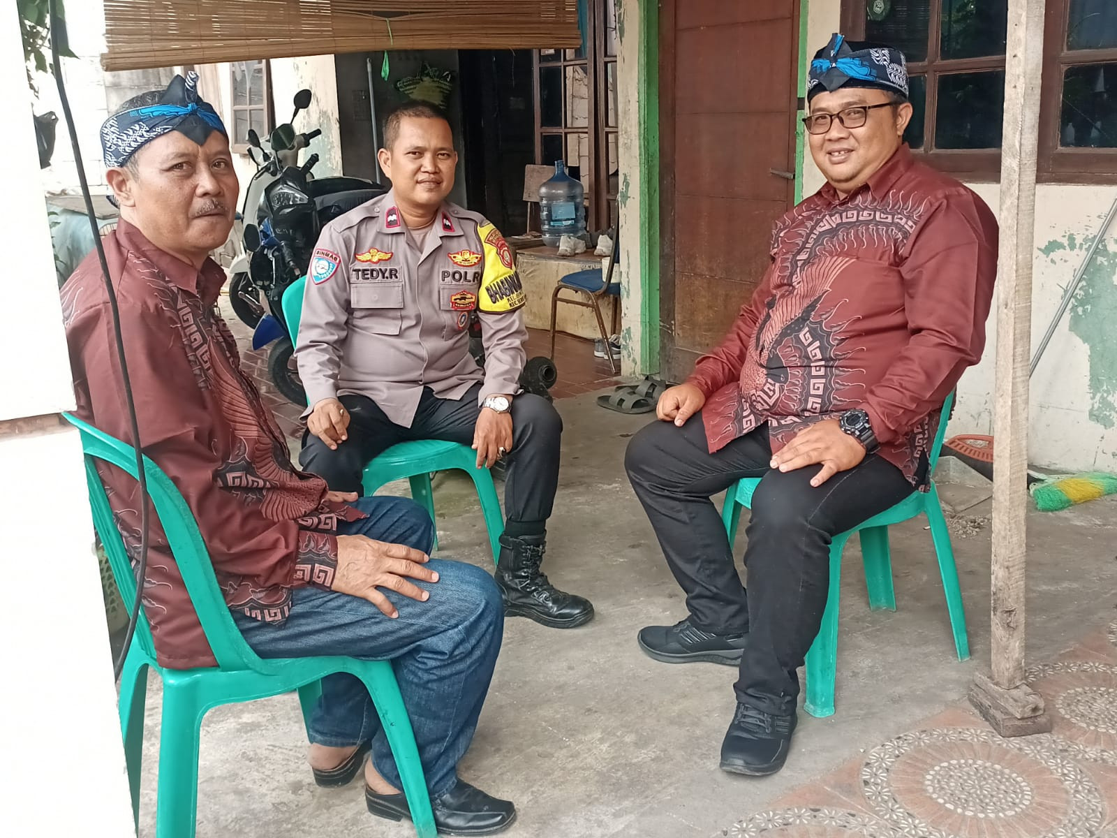 Jaga Jakarta On The Spot Bhabinkamtibmas Bintara Polsek Bekasi Barat  Ajak Warga Aktifkan Siskamling untuk Cegah Tawuran