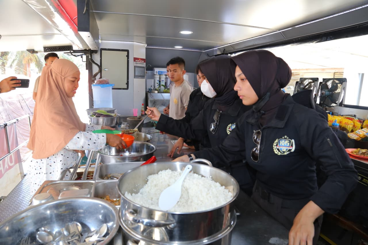 Hari ke-6 Latsitardanus 2026, Taruna Akpol Masak di Dapur Lapangan untuk Ratusan Warga Aceh Tamiang