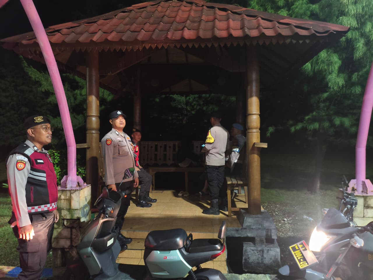 Patroli Malam Gabungan di Kepulauan Seribu Utara, Polisi–TNI Sambangi Warga Cegah Gangguan Kamtibmas