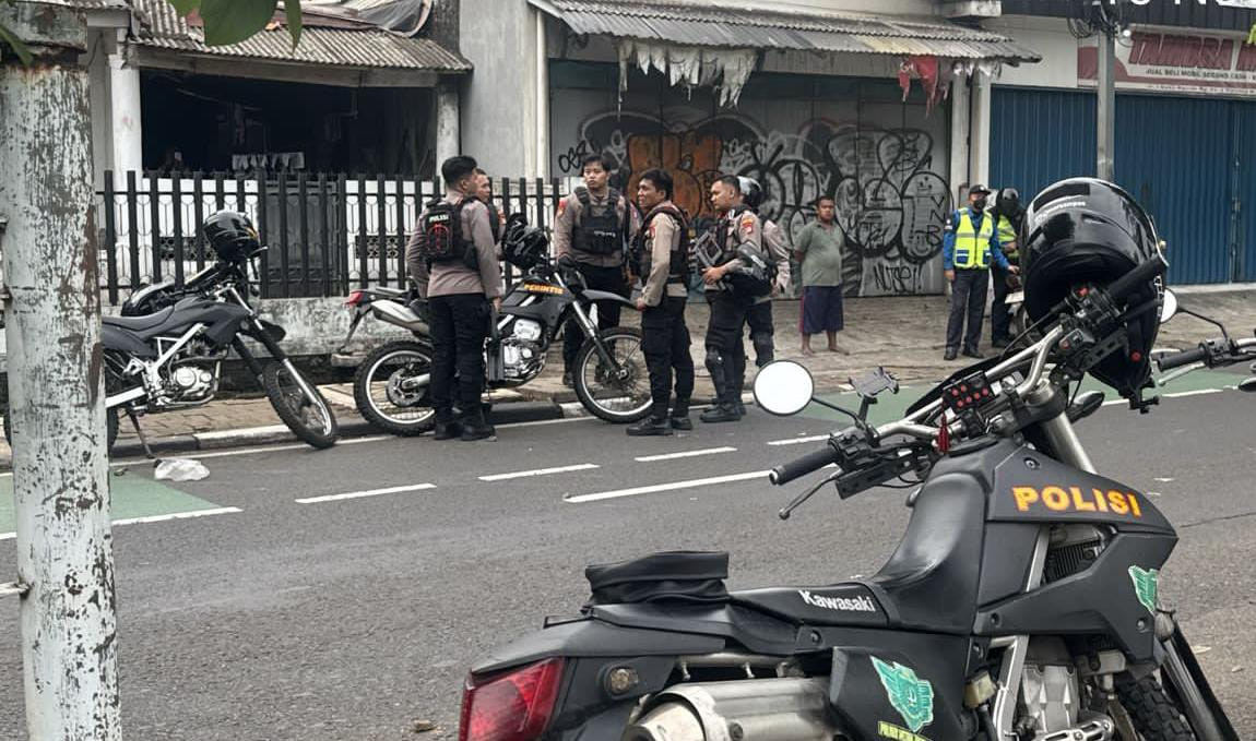 Patroli Perintis Presisi Polres Metro Jaktim Bubarkan Tawuran dan Amankan Sajam di Jl. I Gusti Ngurah Rai
