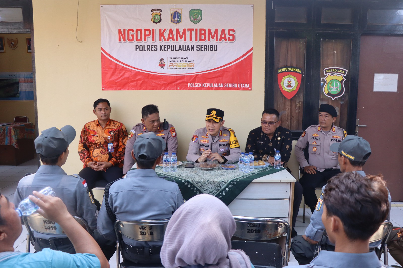 Ngopi Kamtibmas di Pulau Kelapa, Kapolres Kepulauan Seribu Ajak Warga Perkuat Siskamling dan Jaga Jakarta+