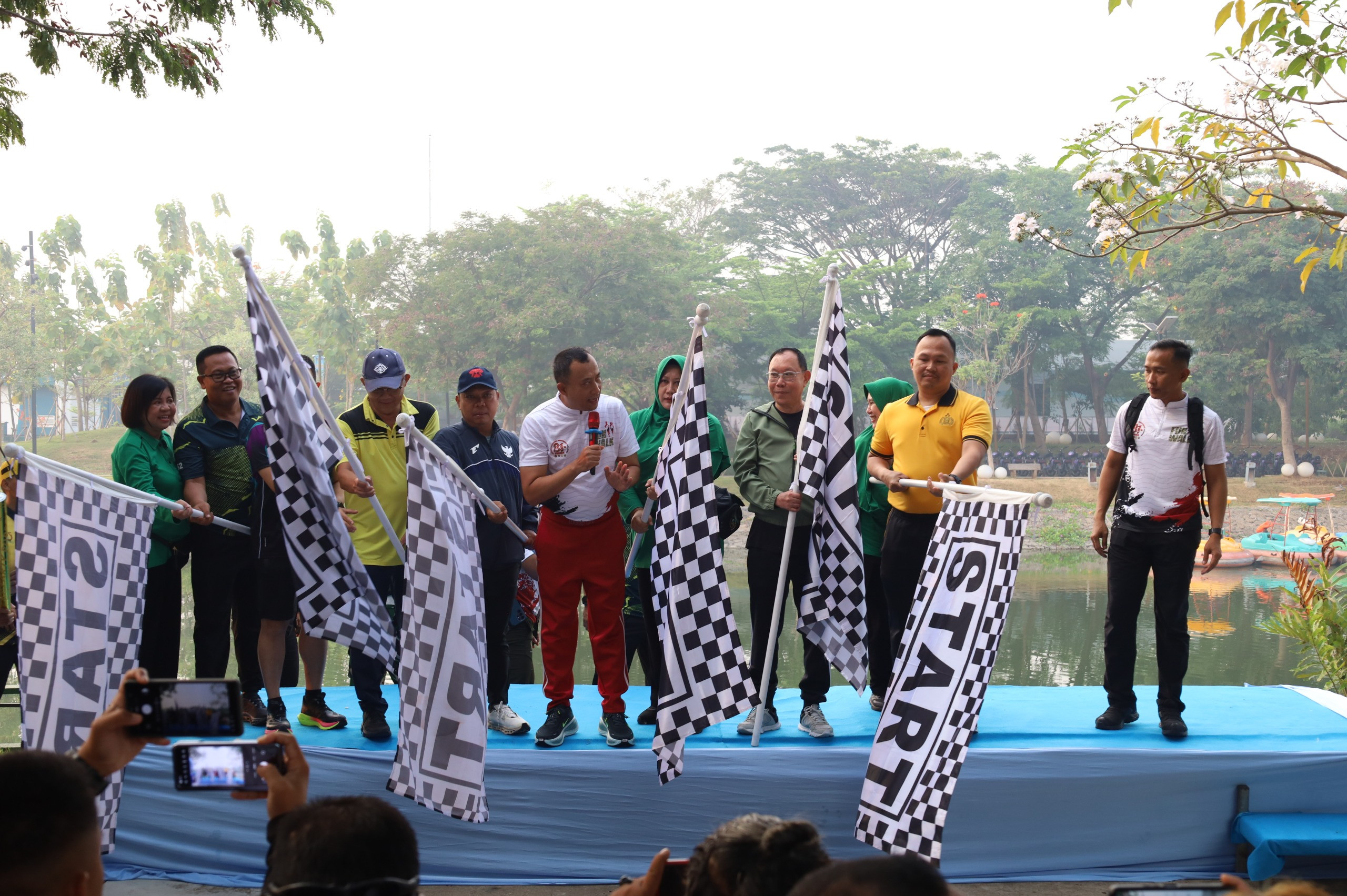 Sambut HUT TNI ke-81, Korem 052/Wijayakrama Gelar Olahraga Bersama dan Fun Walk 5 KM di PIK 2