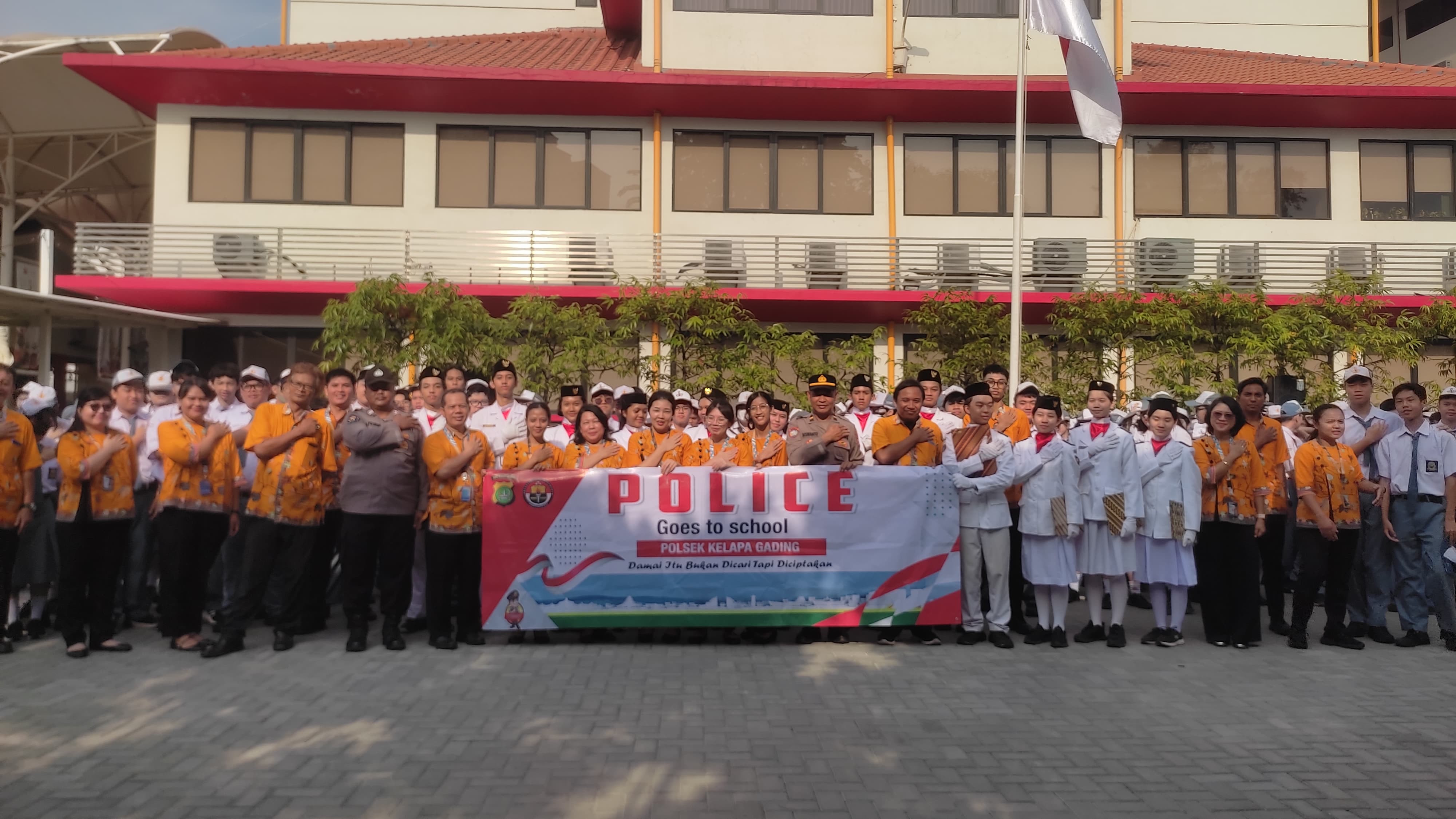 Bangun Karakter Siswa, Polsek Kelapa Gading Gelar Program “Police Goes to School” di SMA Santo Yakobus