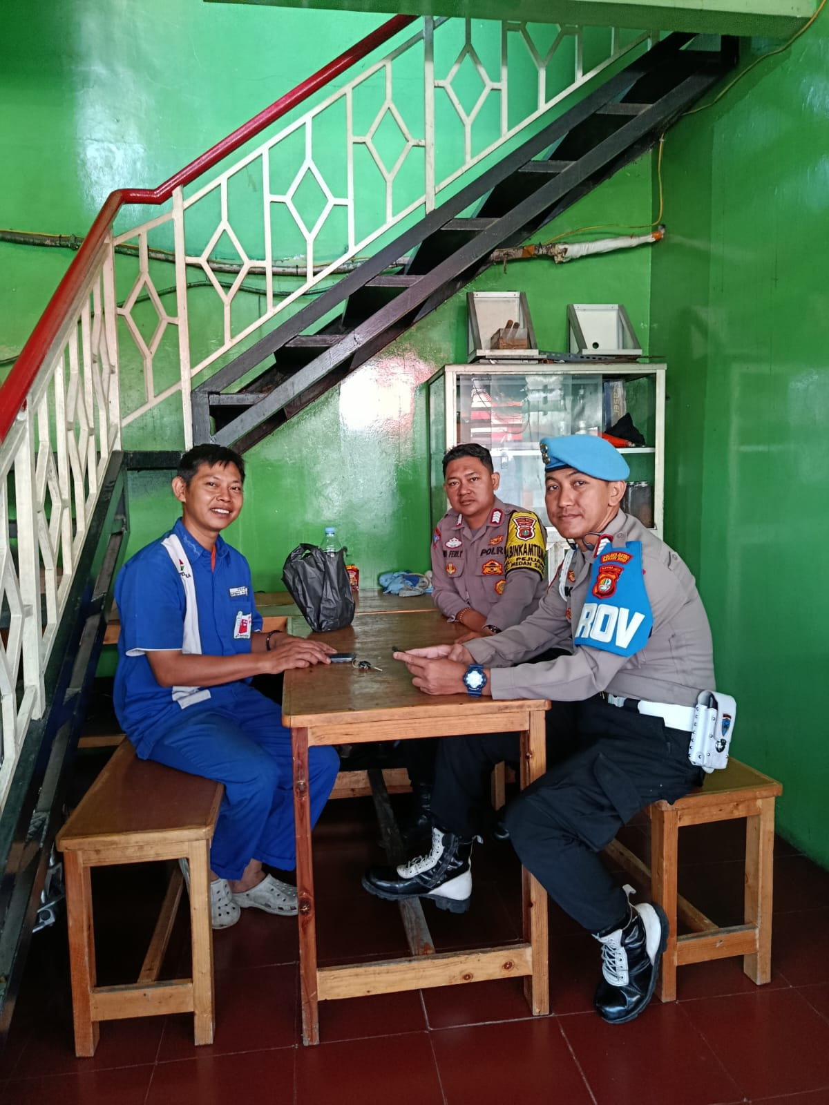 Antisipasi Antrean Panjang, Personel Polsek Medan Satria Monitoring Distribusi BBM di SPBU Harapan Indah 