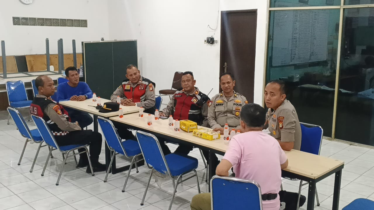 Jaga Jakarta+ dan Wujudkan Lingkungan Aman, Polsek Metro Penjaringan Gelar Siskamling Bersama Warga Pluit