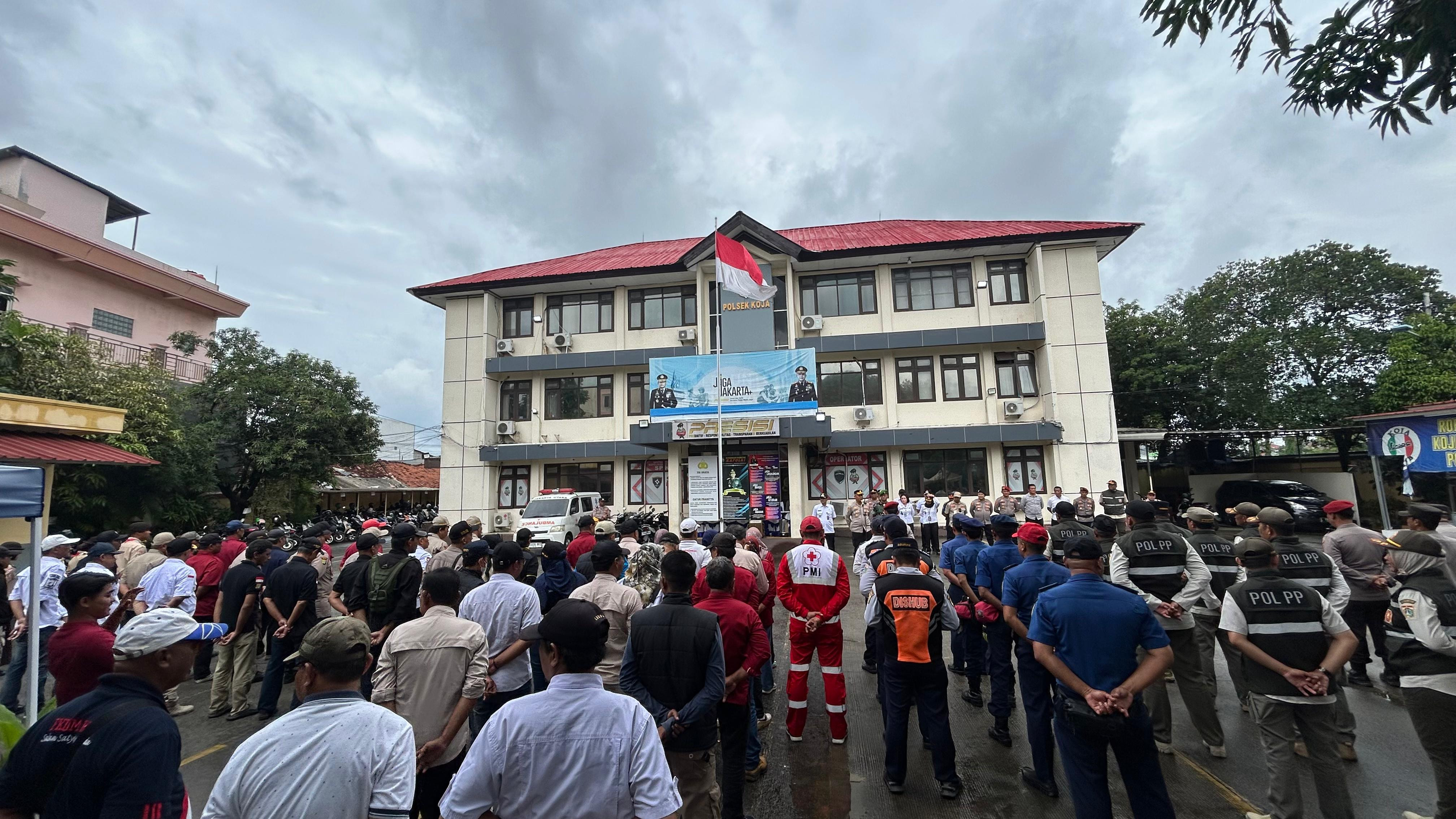 Polsek Koja Gelar Apel Gabungan Tiga Pilar, Siapkan Pengamanan Malam Tahun Baru 2026 dalam Program Jaga Jakarta+