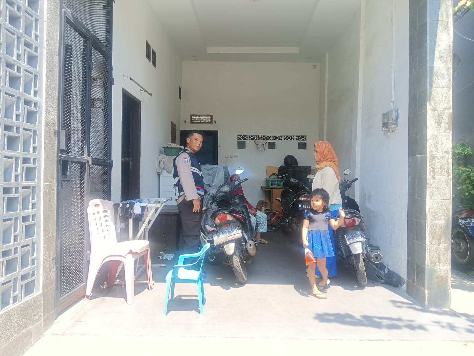 Polisi Respons Cepat Layanan 110, Mediasi Keributan Warga di Sunter Jaya Berakhir Damai