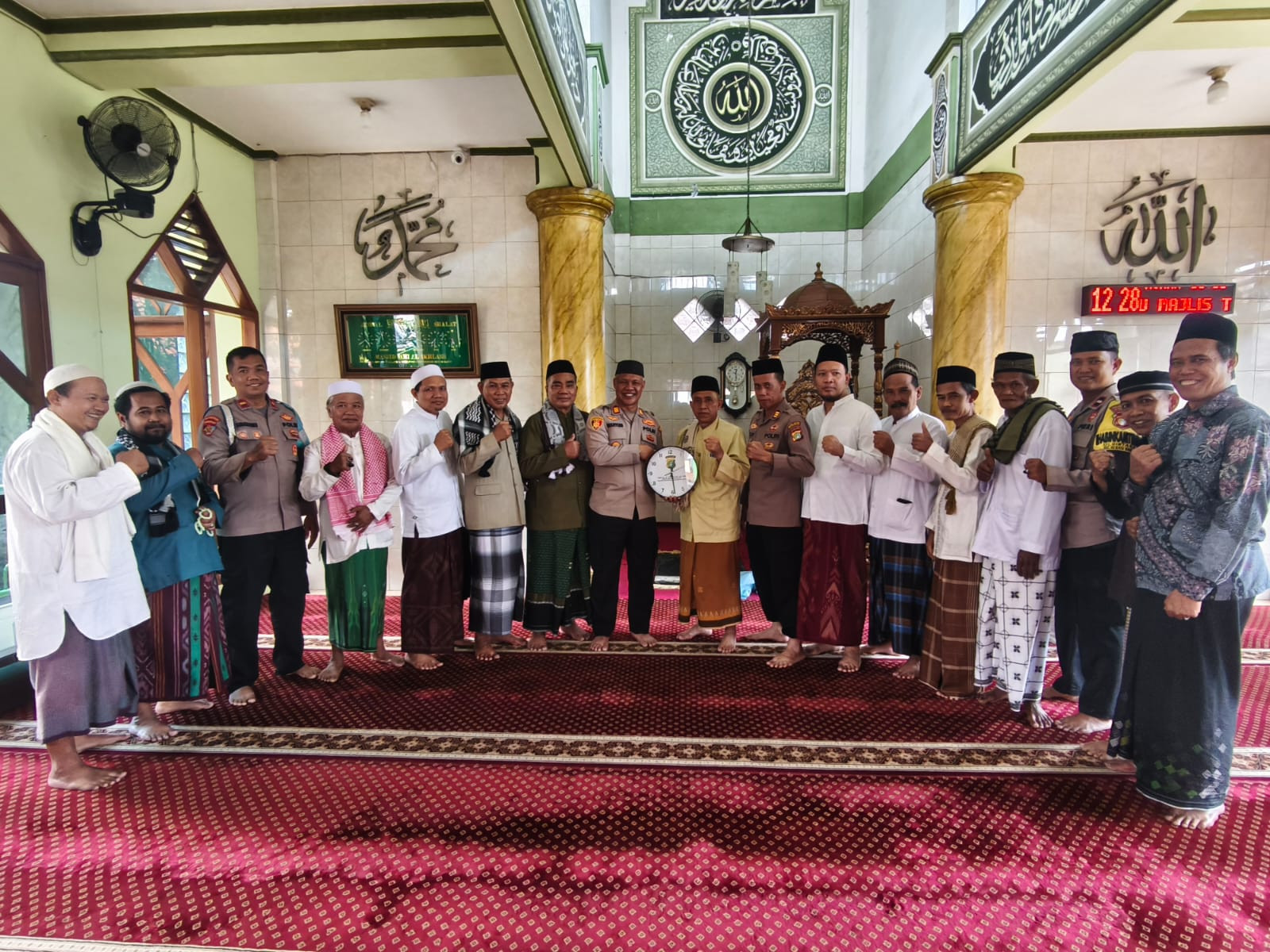 Jumat Keliling, Kapolsek Bekasi Barat Sampaikan Himbauan Kamtibmas di Masjid Al-Ikhlas