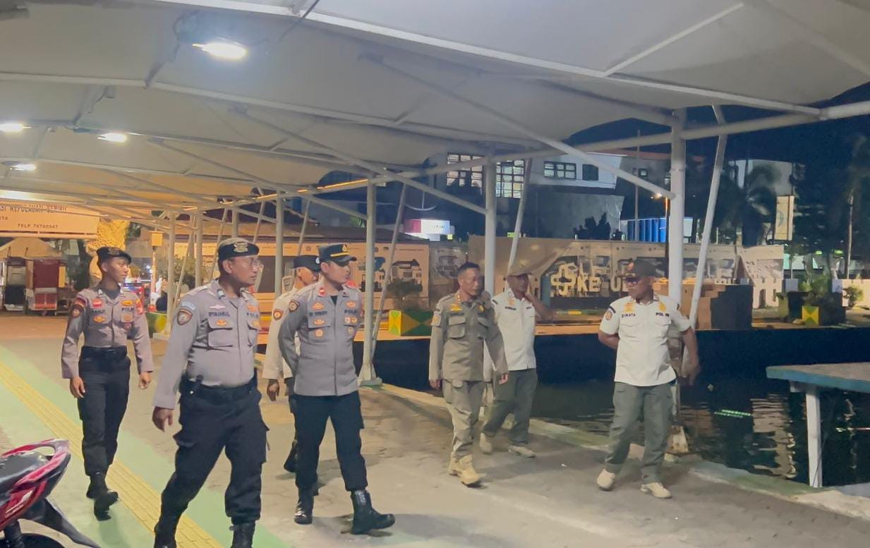 Patroli Malam Gabungan Polsek Kepulauan Seribu Utara Perkuat Siskamling dan Cegah Guantibmas Selama Nataru