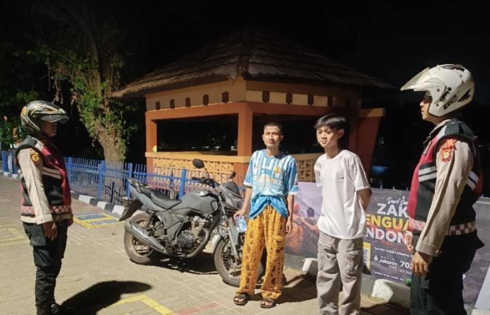 Patroli Malam Gabungan Polsek Kepulauan Seribu Selatan, Sosialisasikan Layanan 110 dan Antisipasi Gangguan Kamtibmas