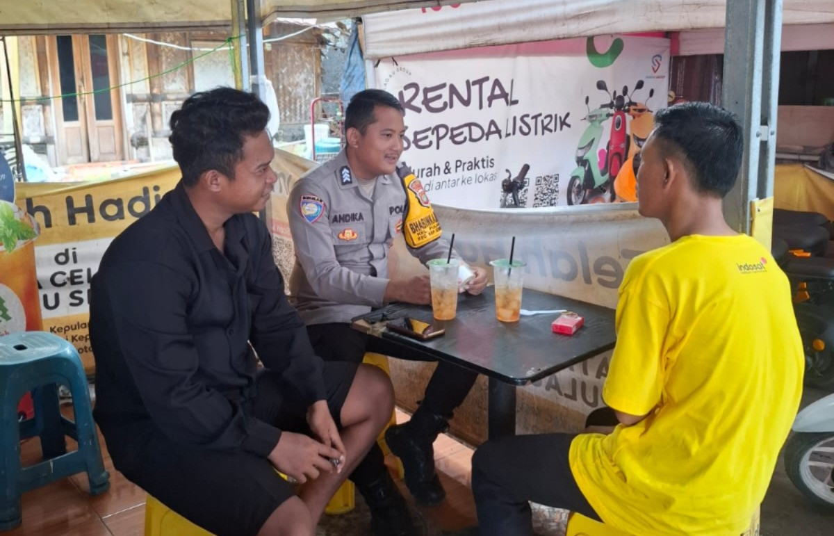 Bhabinkamtibmas Pulau Tidung Sambang Warga, Ajak Jaga Kamtibmas dan Ciptakan Lingkungan Wisata Aman