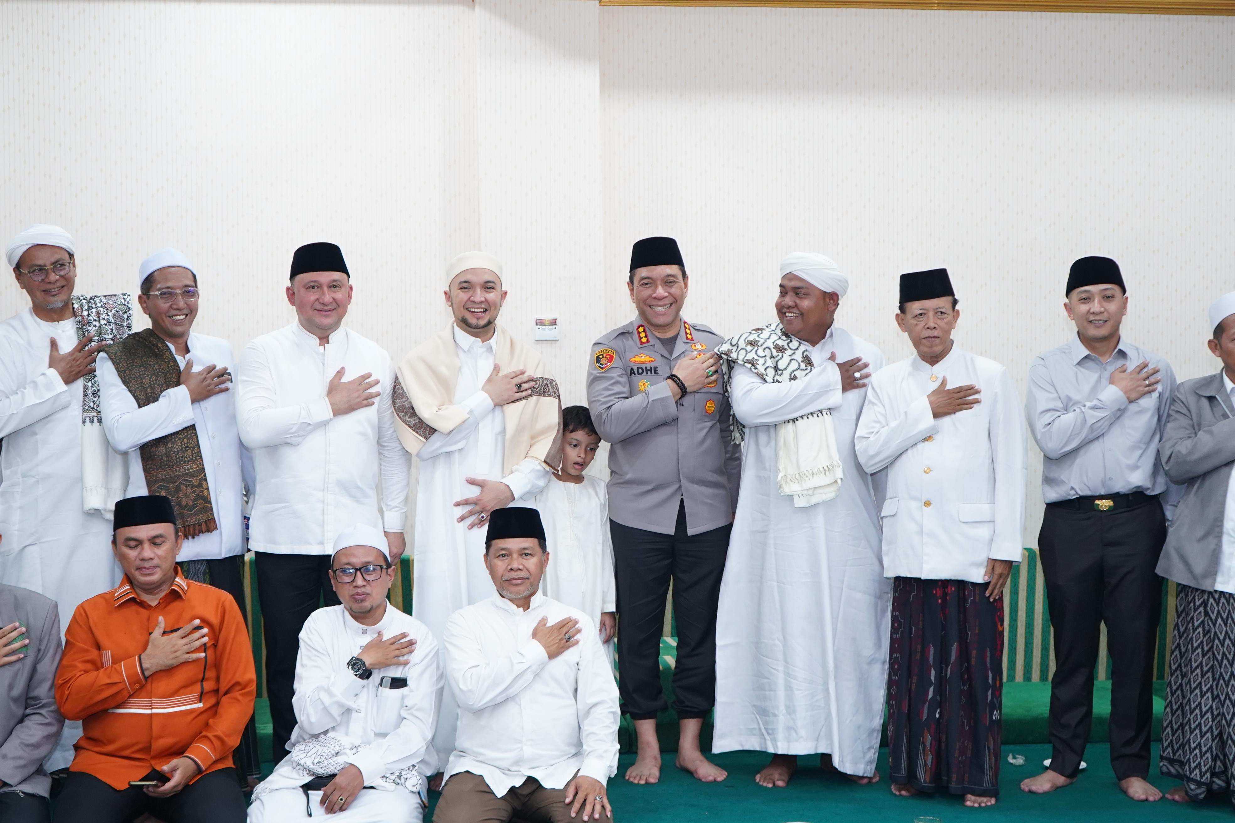 Kapolres Metro Jakarta Utara Bersama Forkopimko Sambangi Masjid Al-Mukarromah, Perkuat Silahturahmi dengan Warga