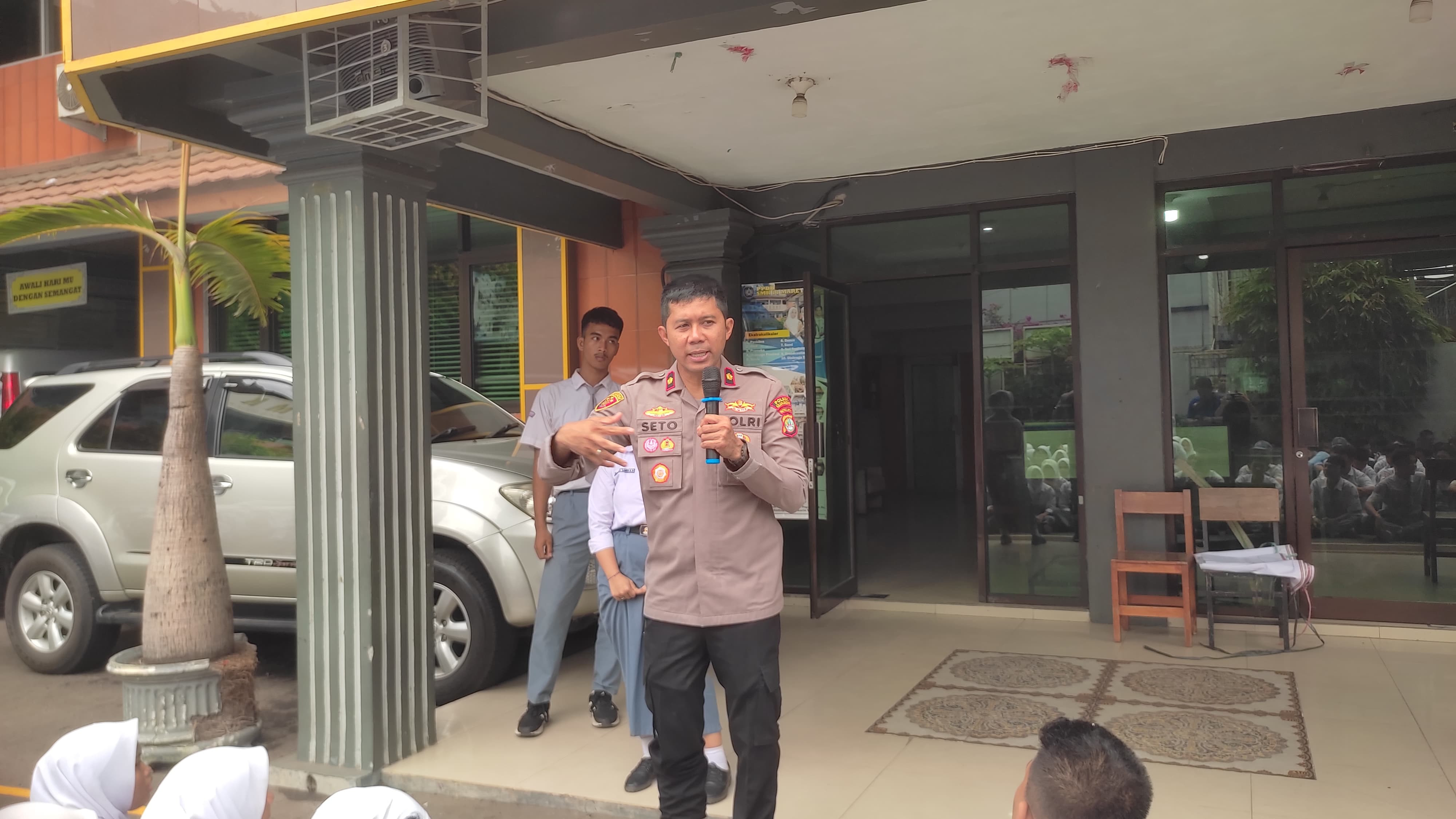 Polisi Sambangi SMK 11 Maret, Ajak Pelajar Hindari Aksi Tawuran dan Open BO