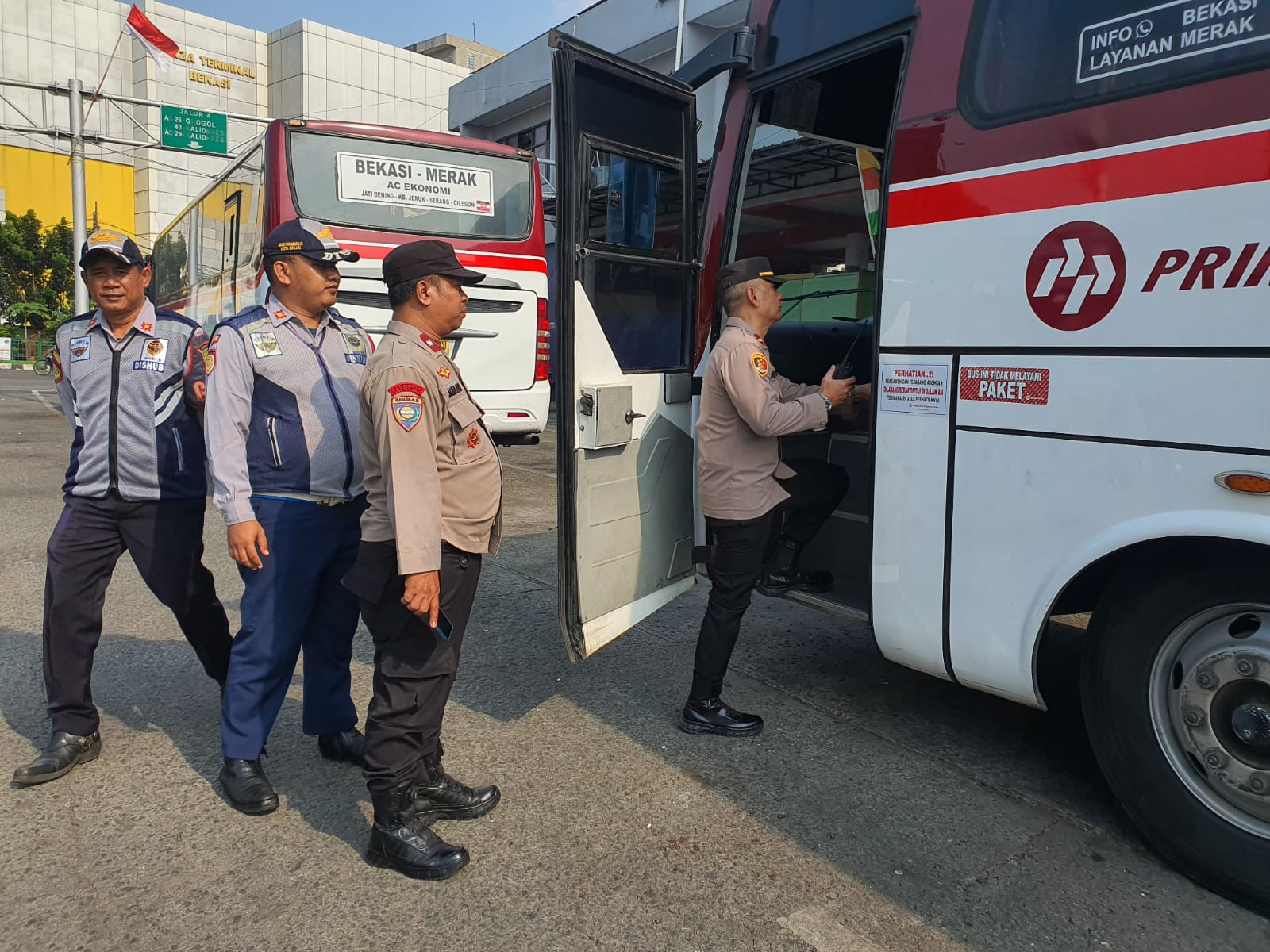 Polsek Rawa Lumbu Gelar Pengamanan di Terminal Induk Kota Bekasi