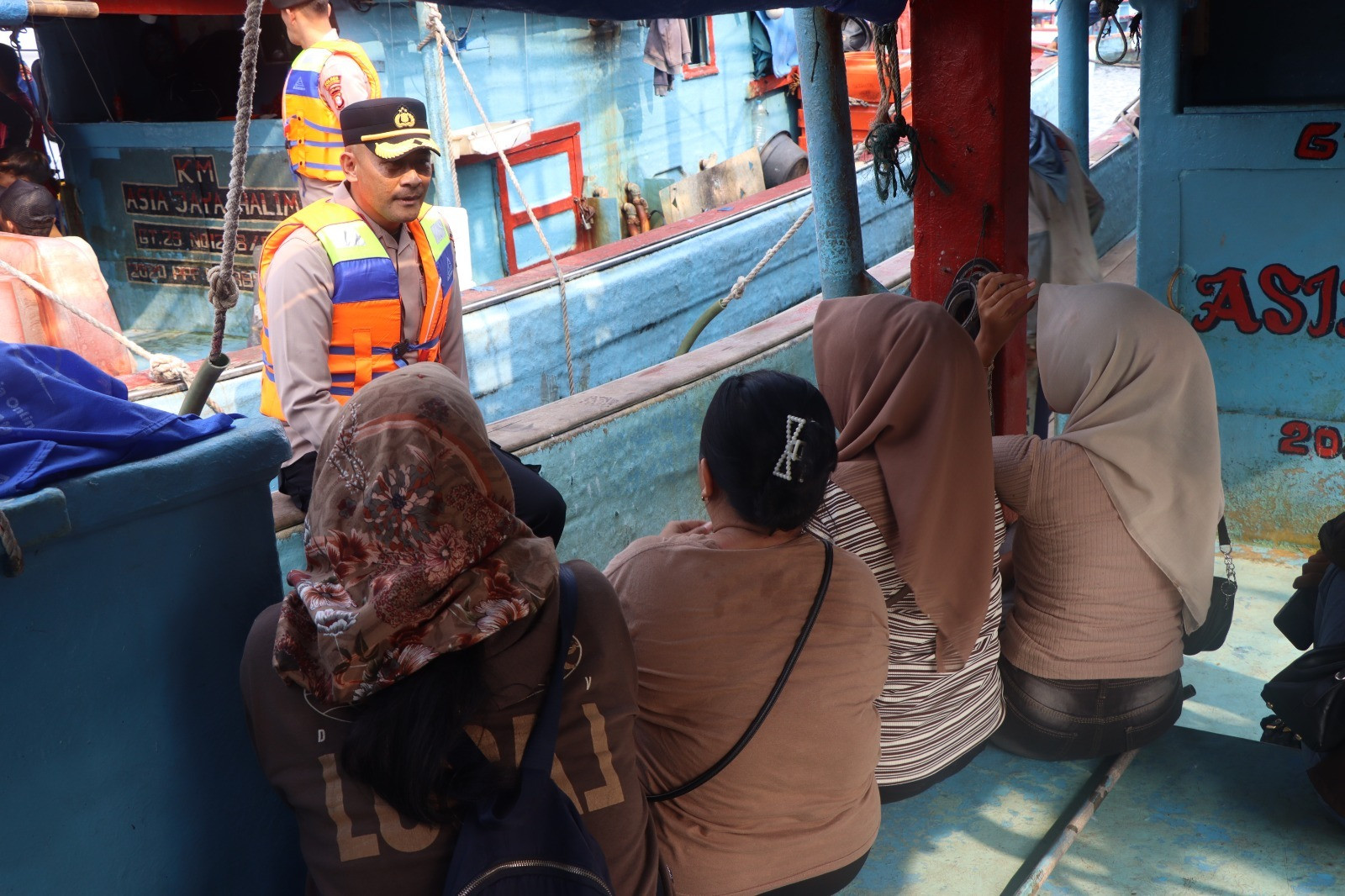Wakapolres Kepulauan Seribu Turun Langsung dalam Jakarta On The Spot, Imbau Keselamatan Penumpang Kapal dan Sosialisasikan Layanan Polisi 110