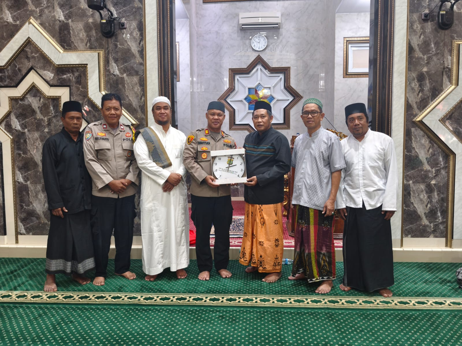 Jumat Keliling Kapolsek Bekasi Barat Ajak Para Orang Tua Perhatikan Anak Cegah Tawuran