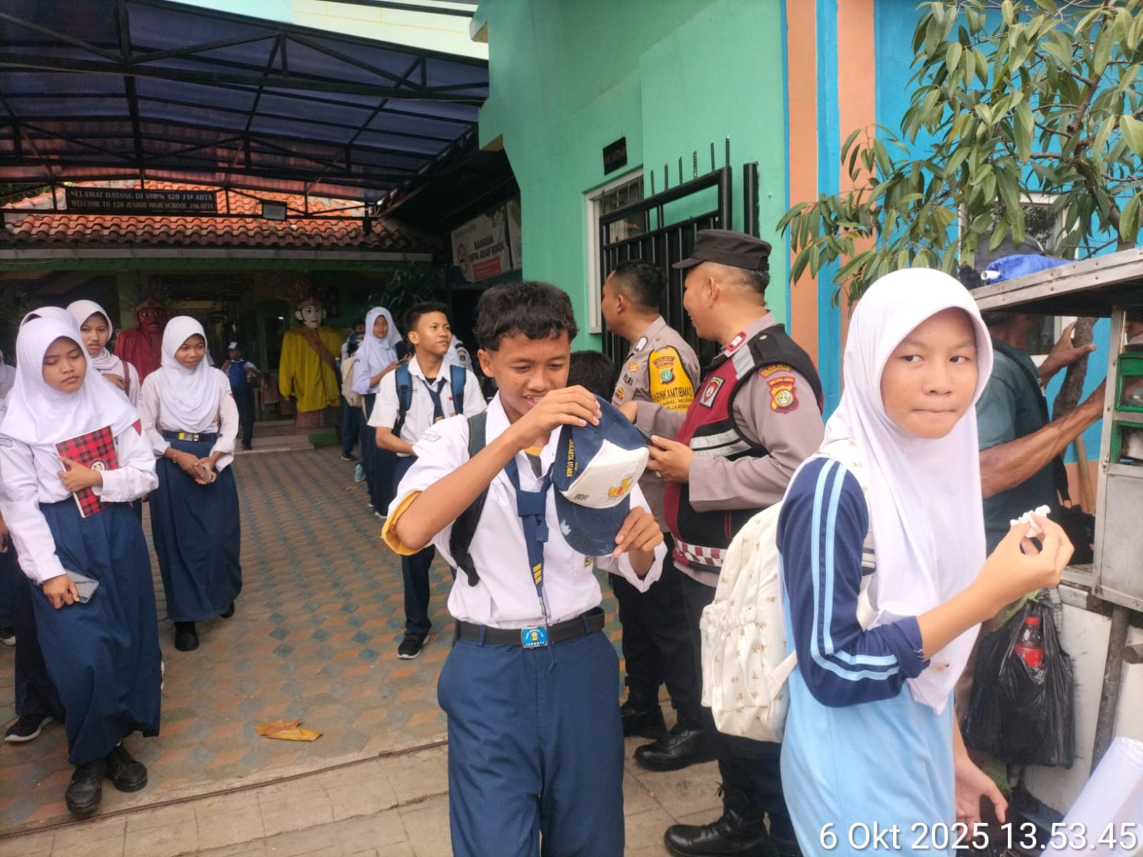 Cegah Tawuran dan Kenakalan Remaja, Polsek Metro Penjaringan Gelar Patroli Bubaran Sekolah
