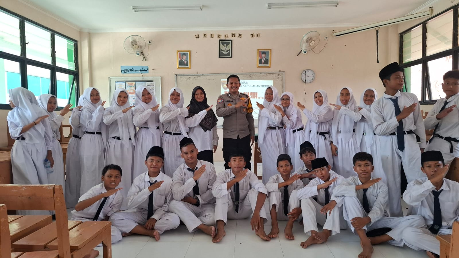 Bhabinkamtibmas Pulau Tidung Berikan Edukasi Bela Negara dan Bahaya Kenakalan Remaja kepada Siswa MTsN 26