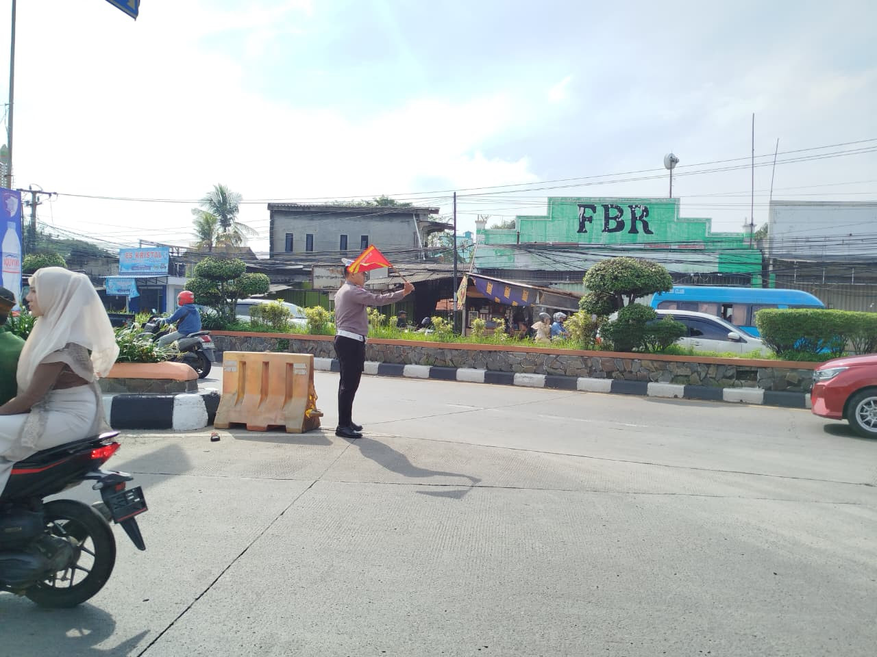 Demi Mudik Aman, Polisi dan TNI Bersinergi Atur Lalu Lintas di Kalijaya