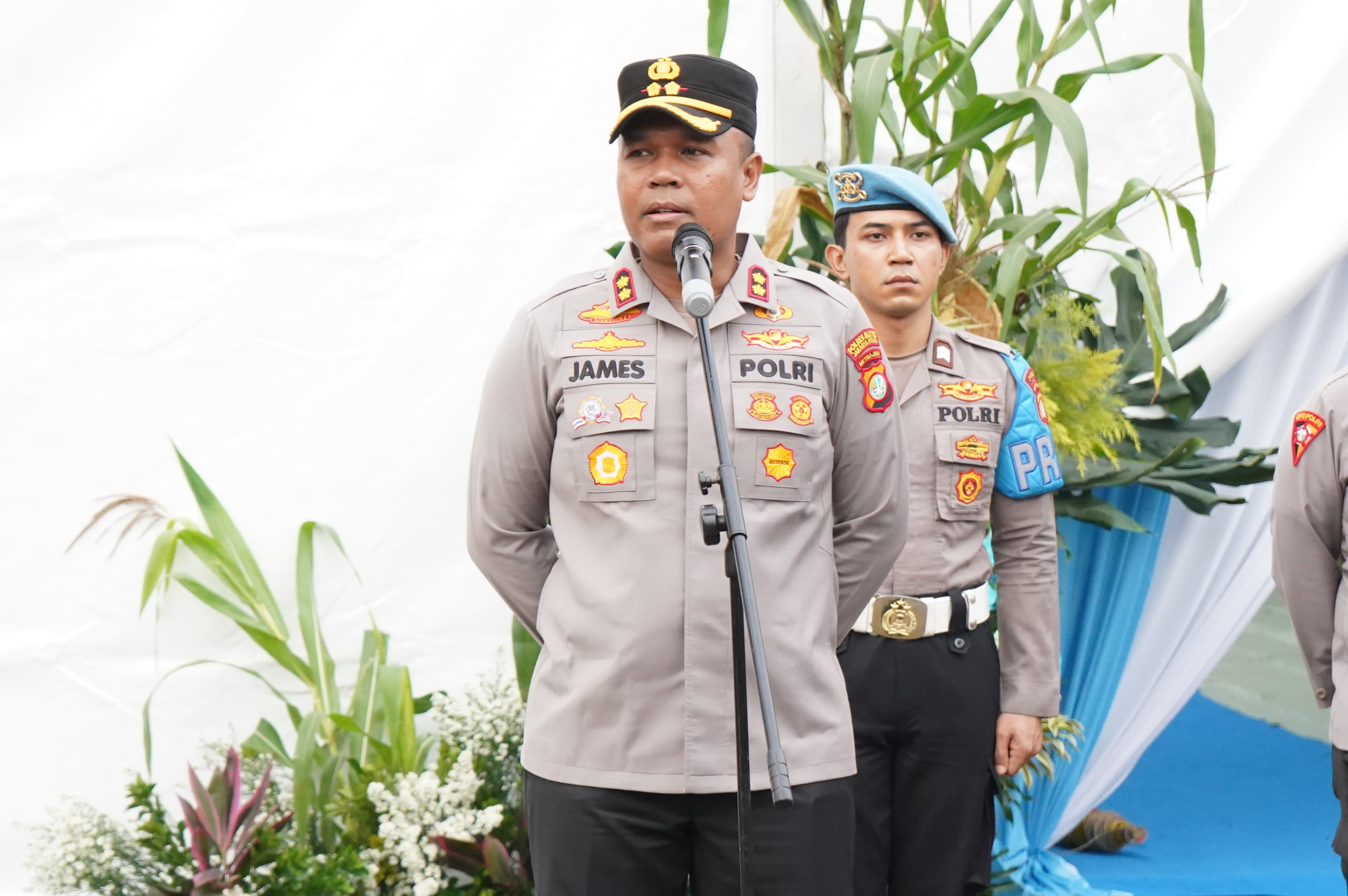 Polri Gelar Apel Pengamanan Gerakan Pangan Murah di Bulog Kelapa Gading