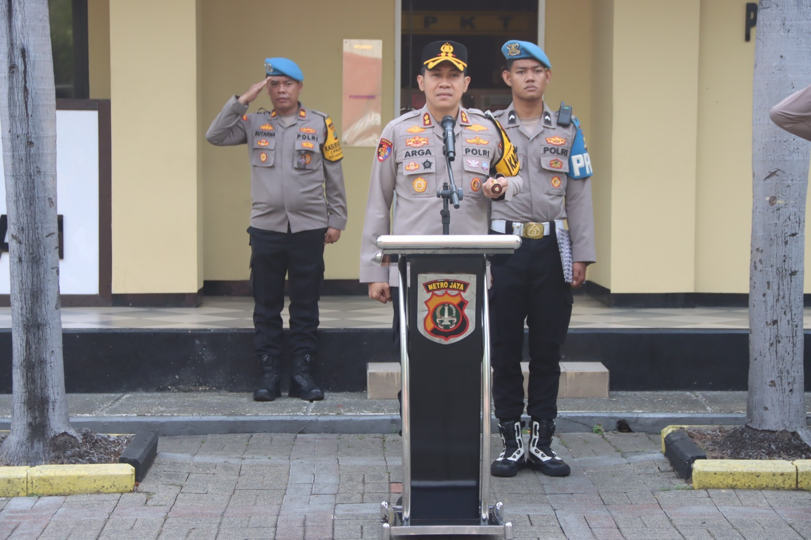 Kapolres Kepulauan Seribu Tekankan Disiplin dan Sukseskan Operasi Sikat Jaya, Anggota Diminta Gencarkan Sosialisasi Layanan 110